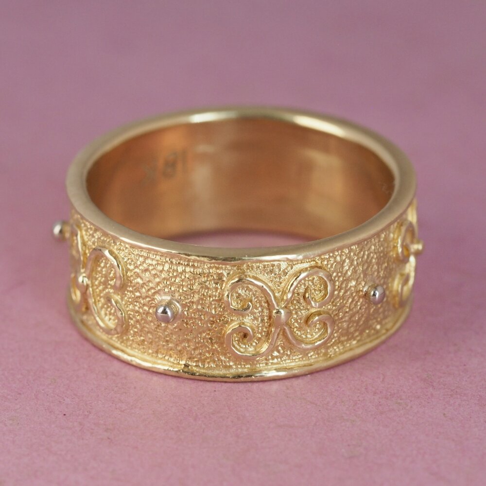 Vintage 18k Gold Motif Wide Band