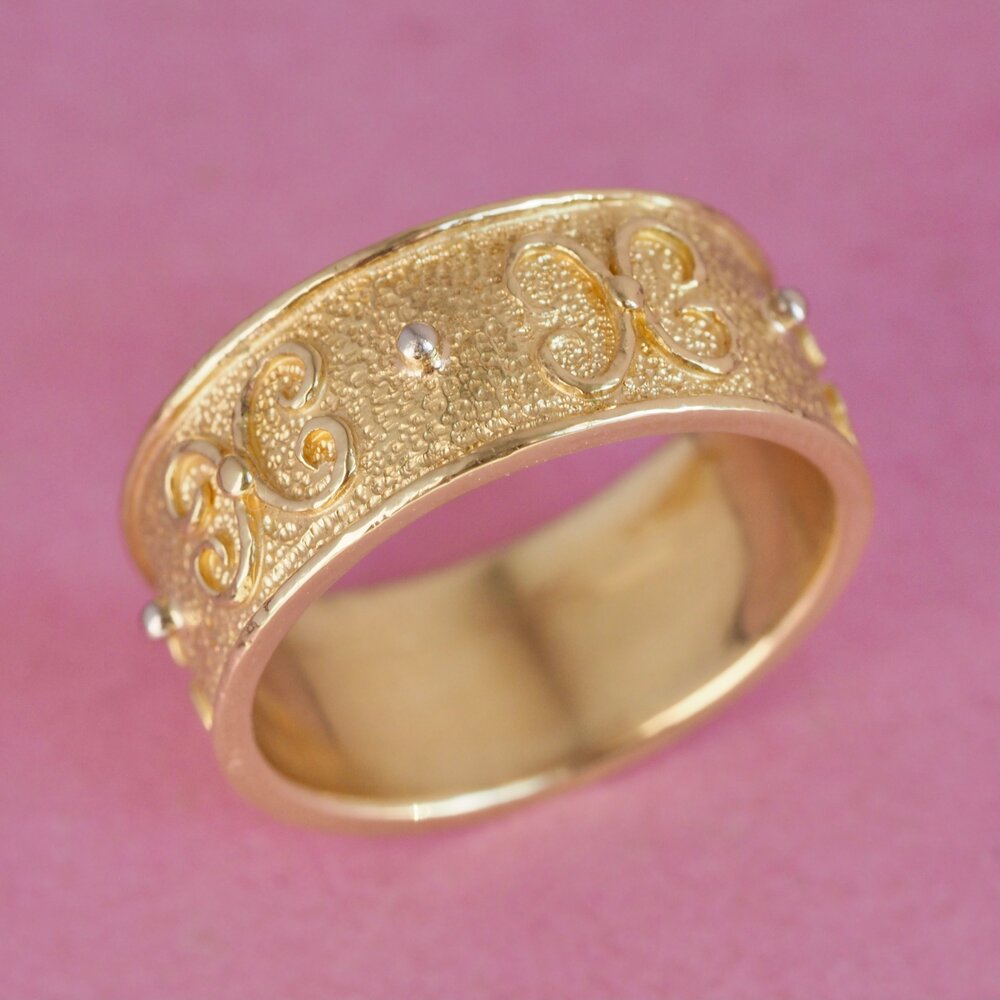 Vintage 18k Gold Motif Wide Band