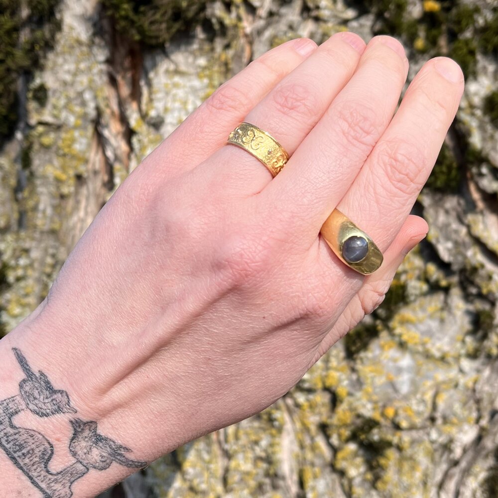 Vintage 18k Gold Motif Wide Band