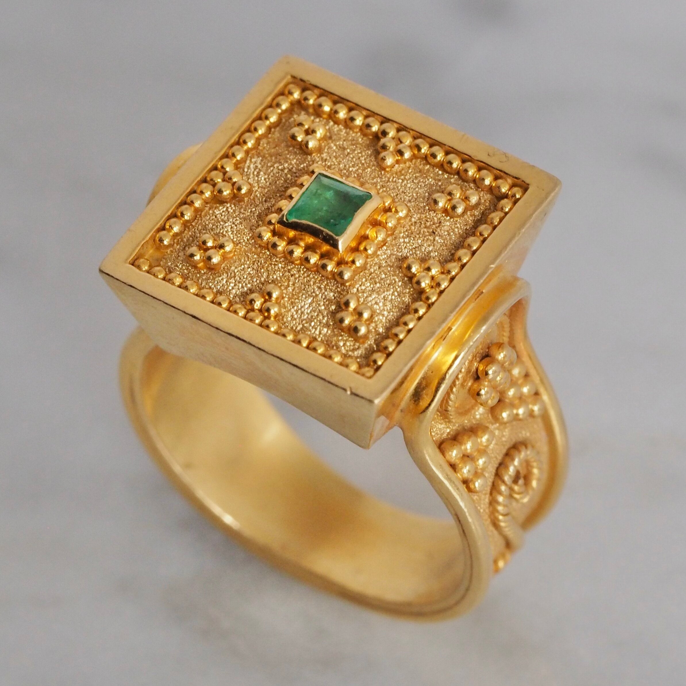 Vintage 18k Gold Greek Emerald Ring
