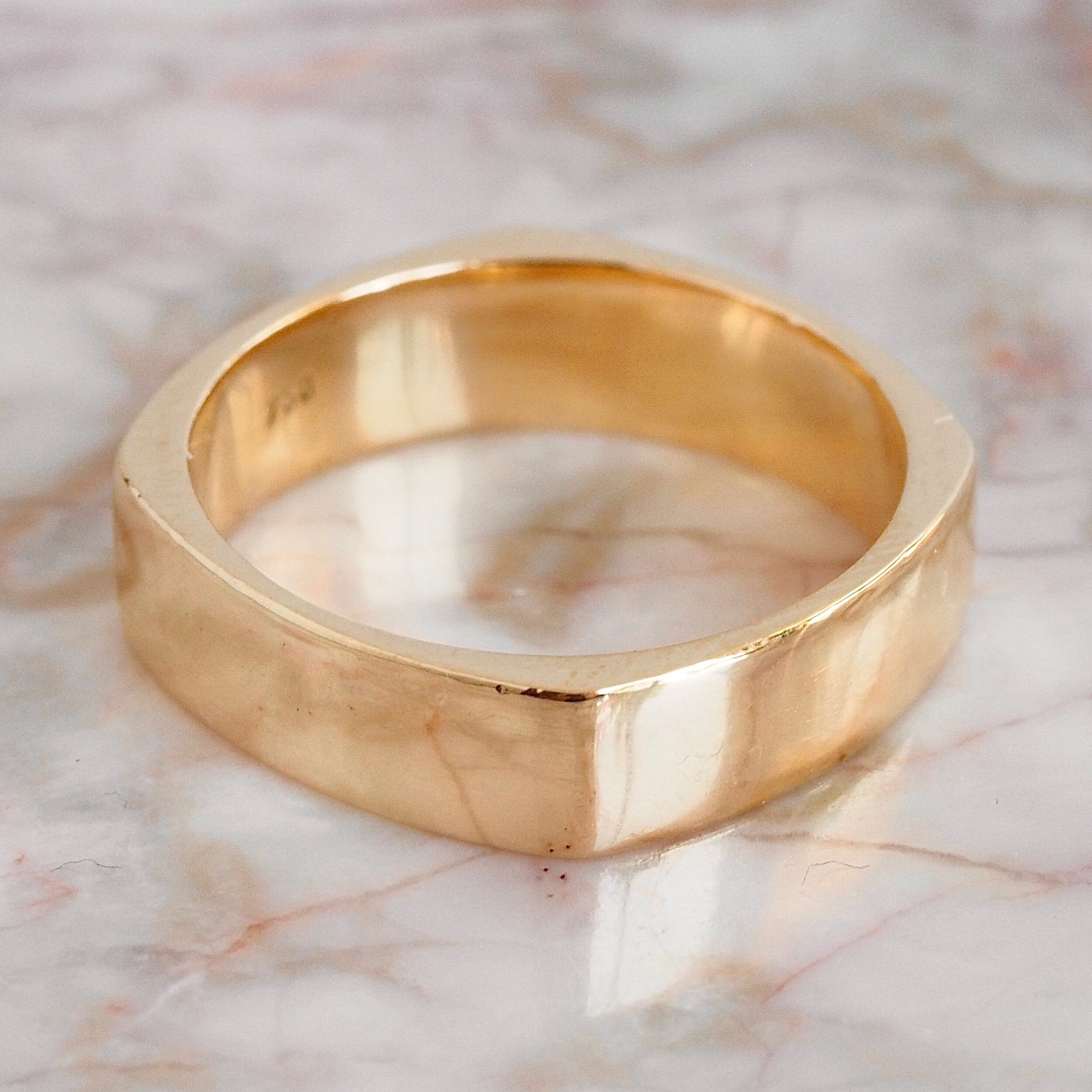Vintage 18k Gold Squared Band