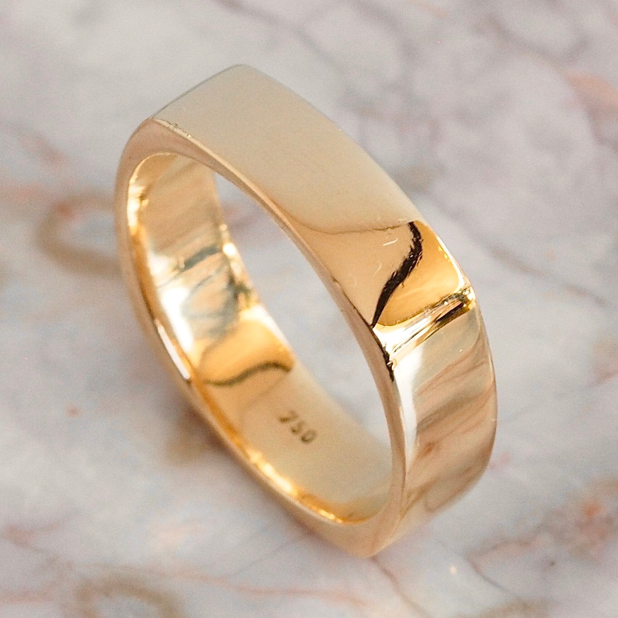 Vintage 18k Gold Squared Band