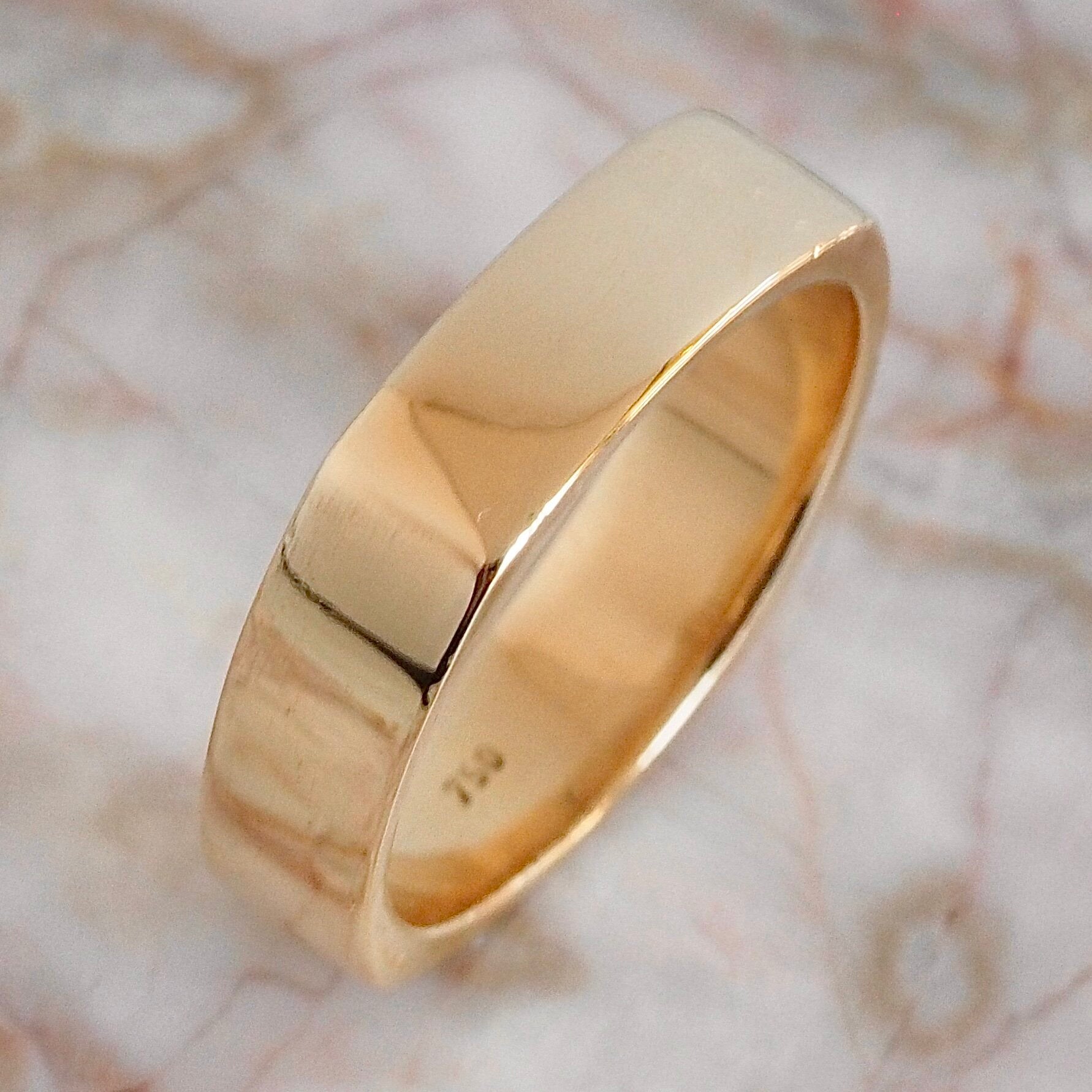 Vintage 18k Gold Squared Band