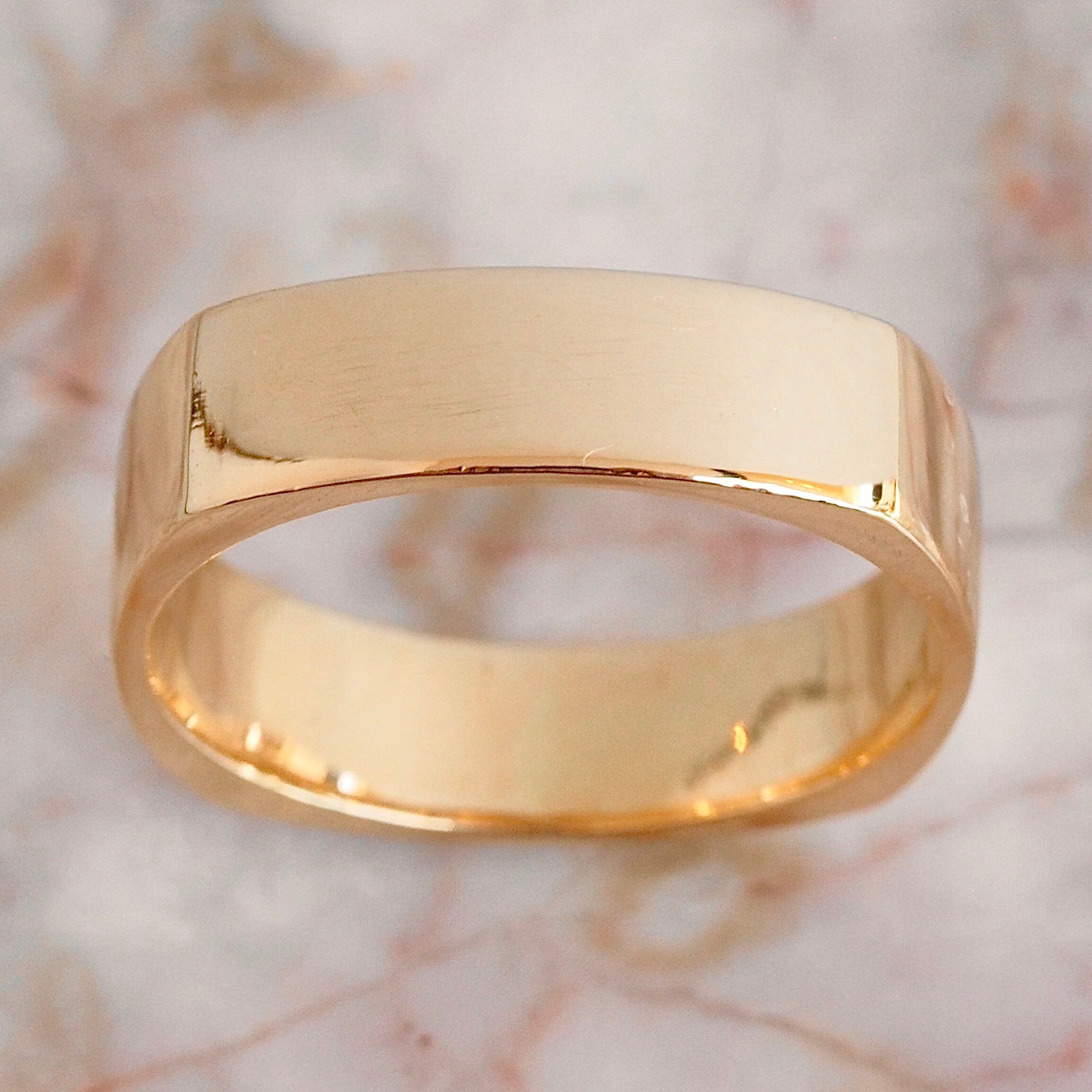 Vintage 18k Gold Squared Band