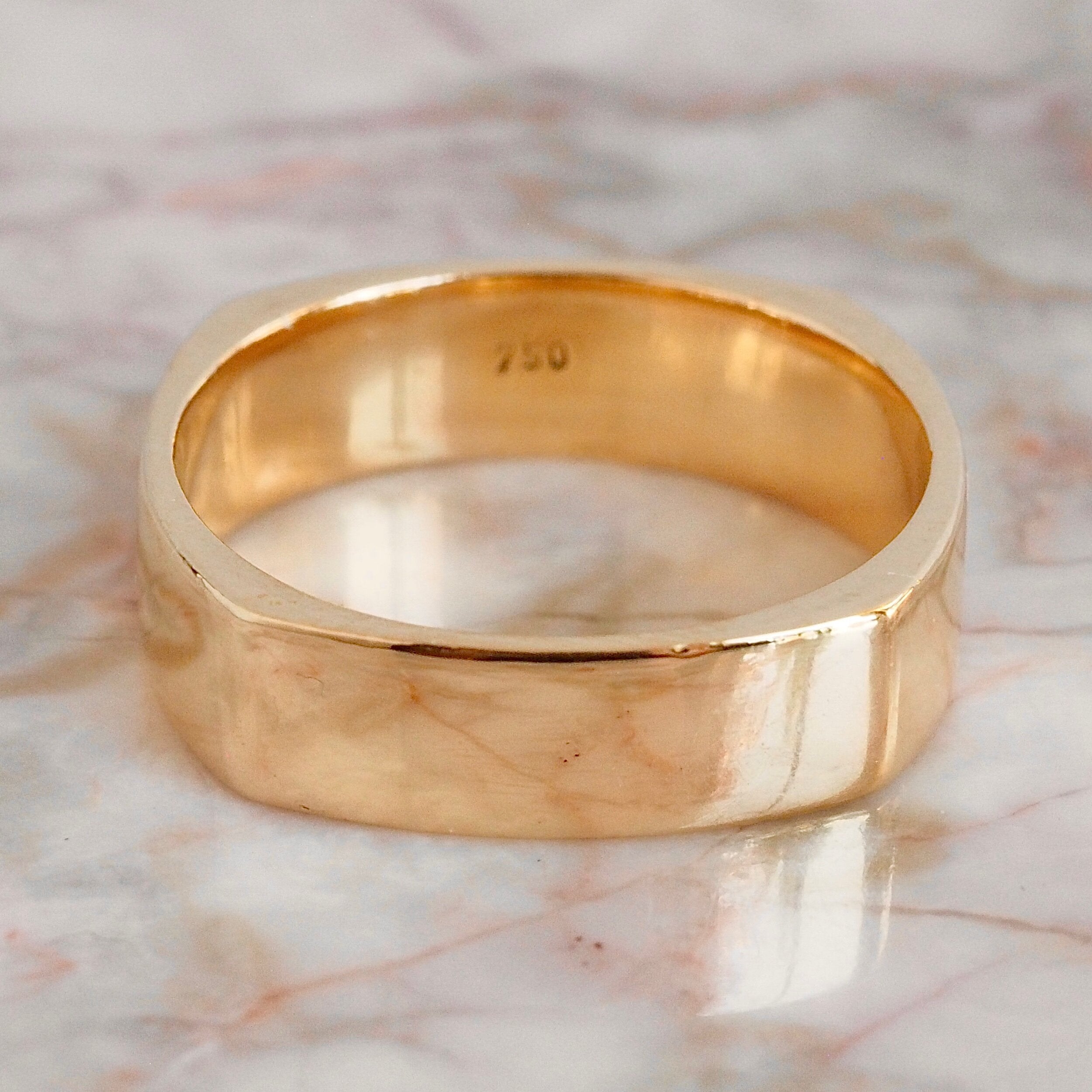 Vintage 18k Gold Squared Band