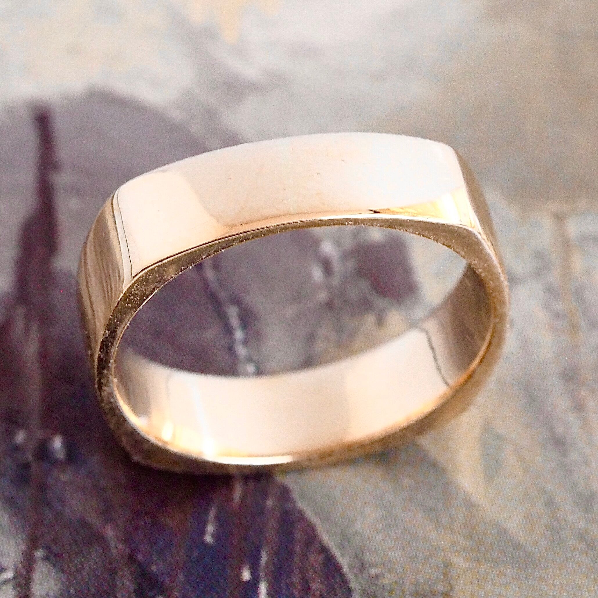 Vintage 18k Gold Squared Band