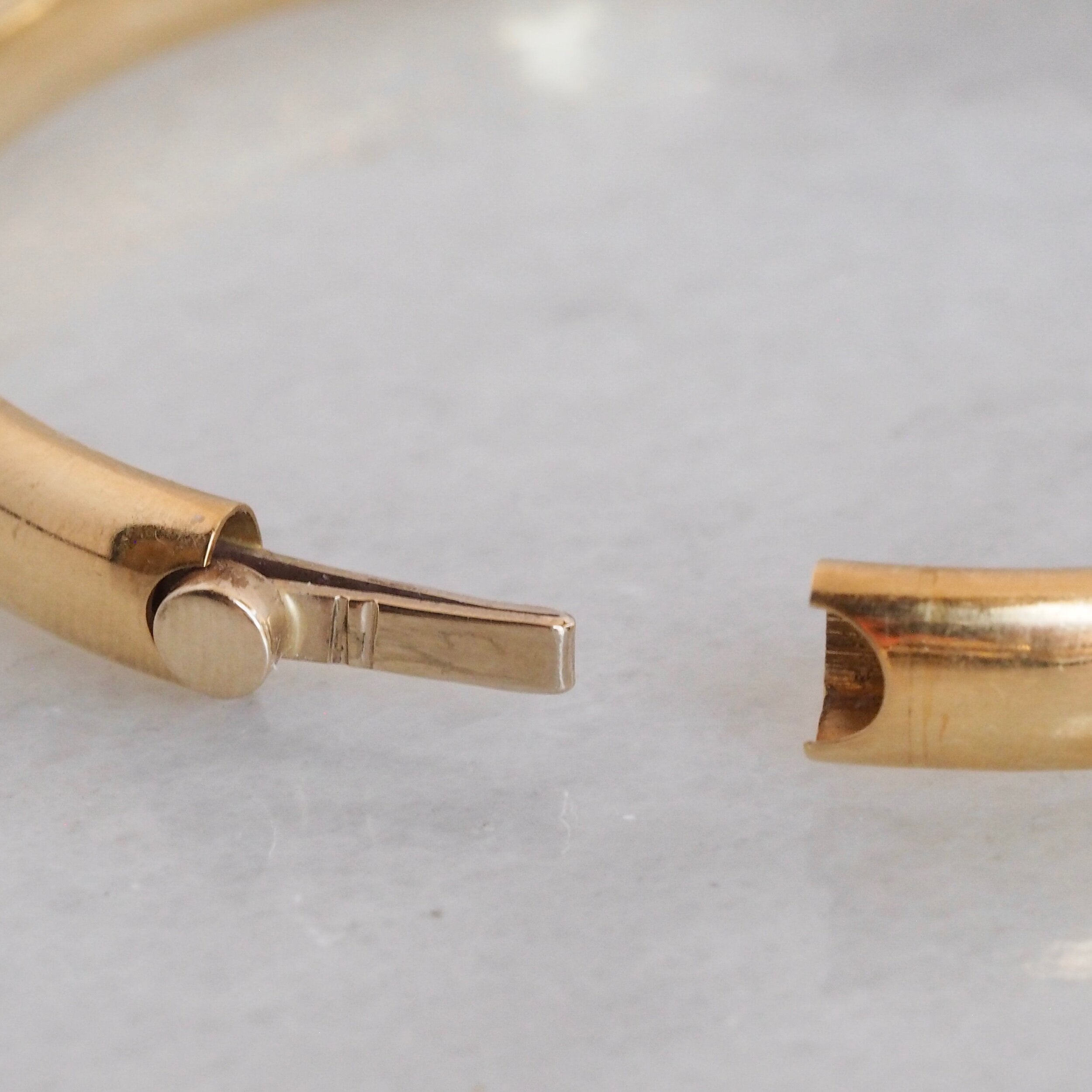 Vintage Italian 18k Gold Puffy Hinged Bangle