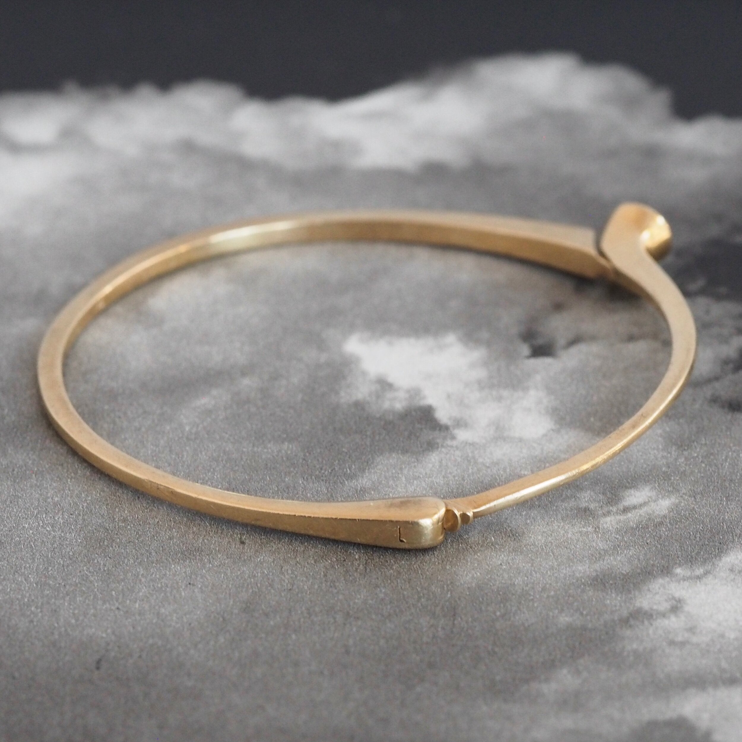 Vintage Modernist 14k Gold Diamond Oval Hinged Bangle