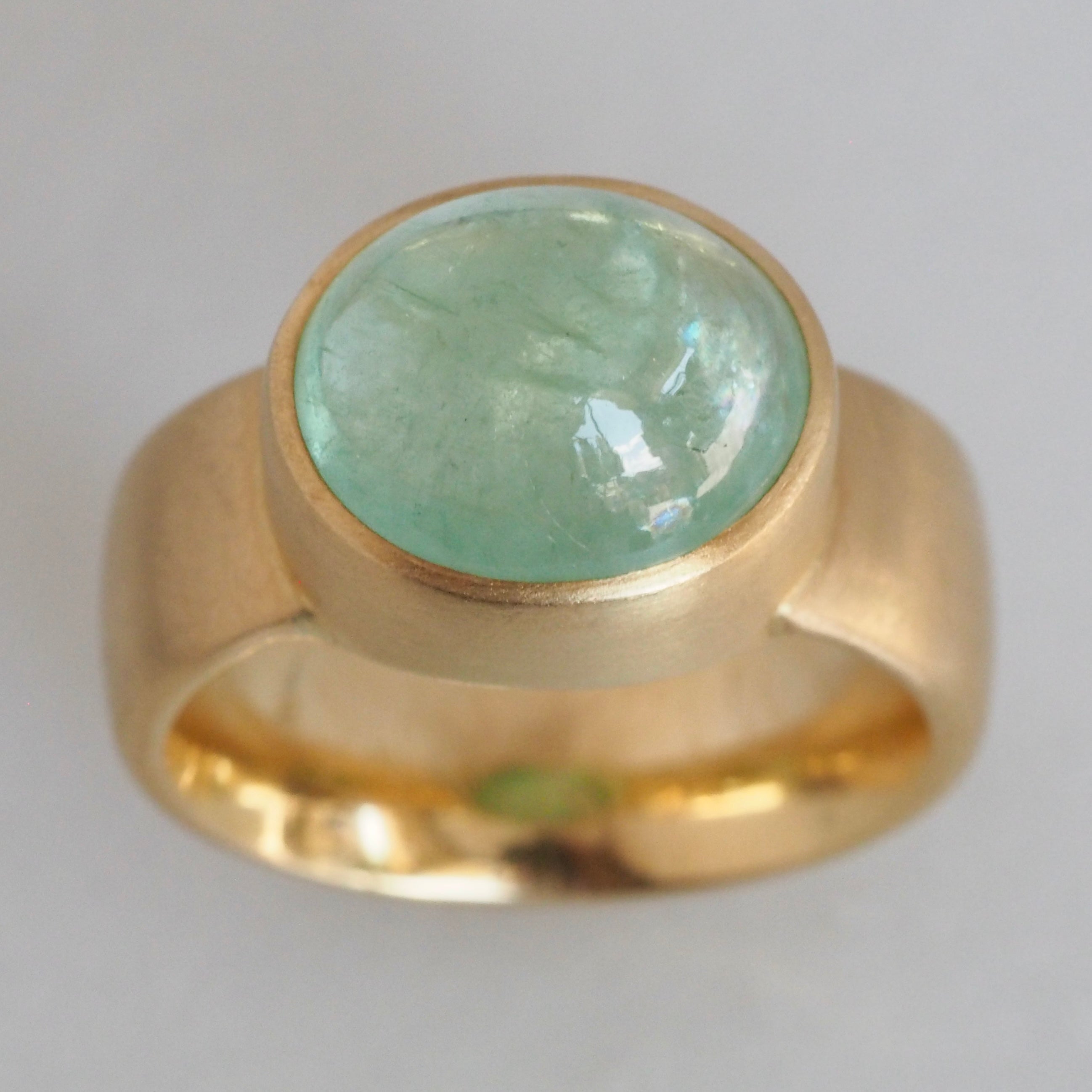 Vintage 18k Gold Green Beryl Ring