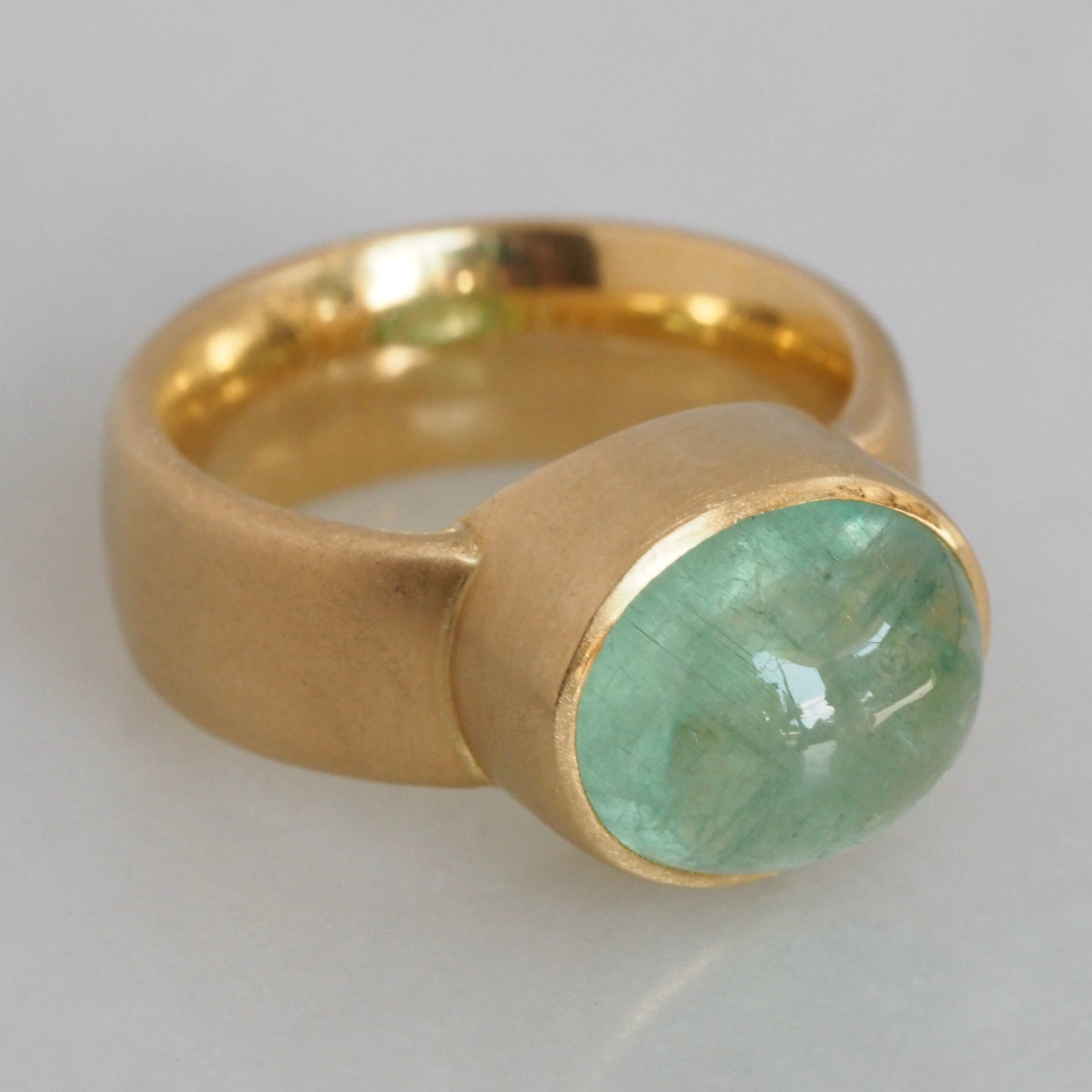 Vintage 18k Gold Green Beryl Ring