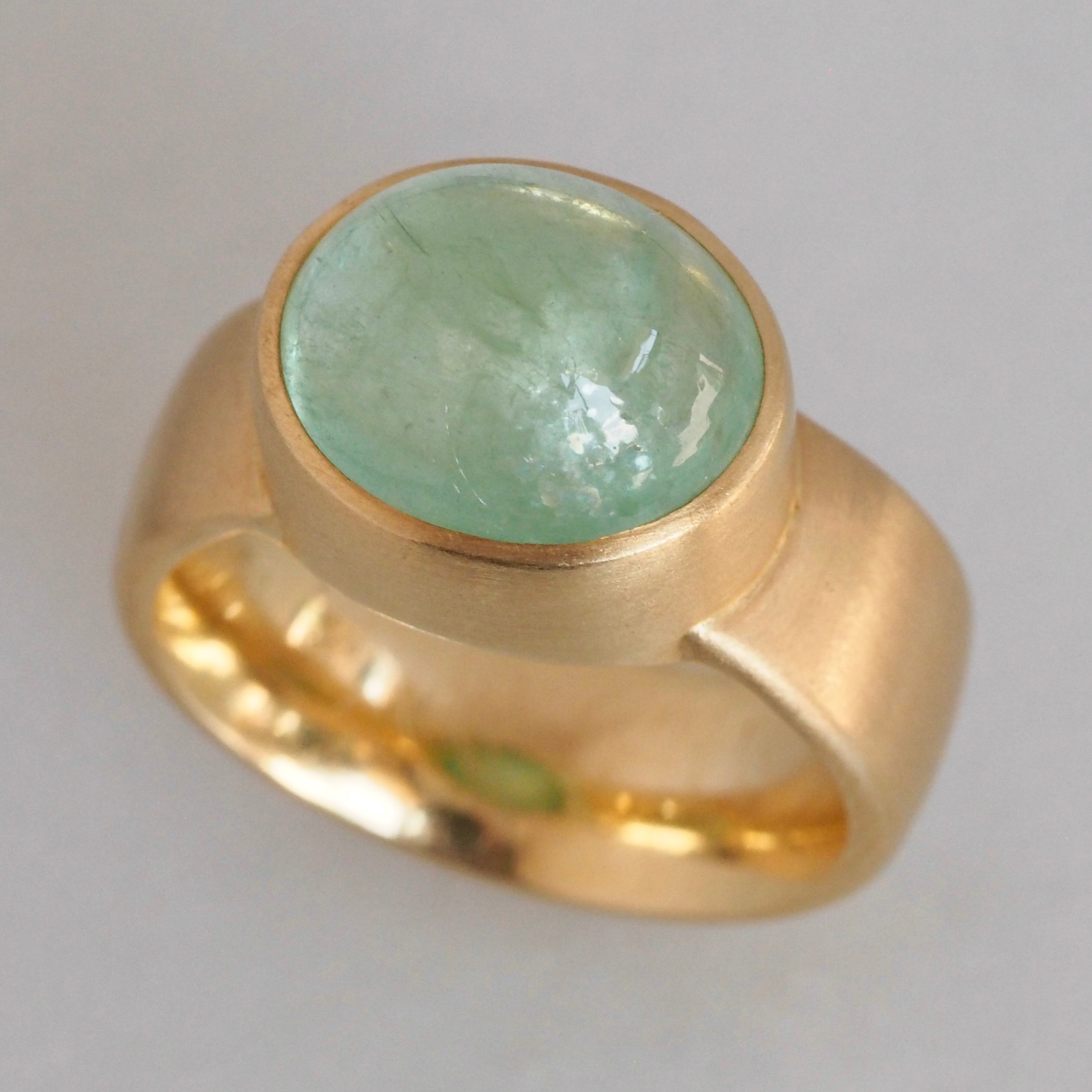 Vintage 18k Gold Green Beryl Ring