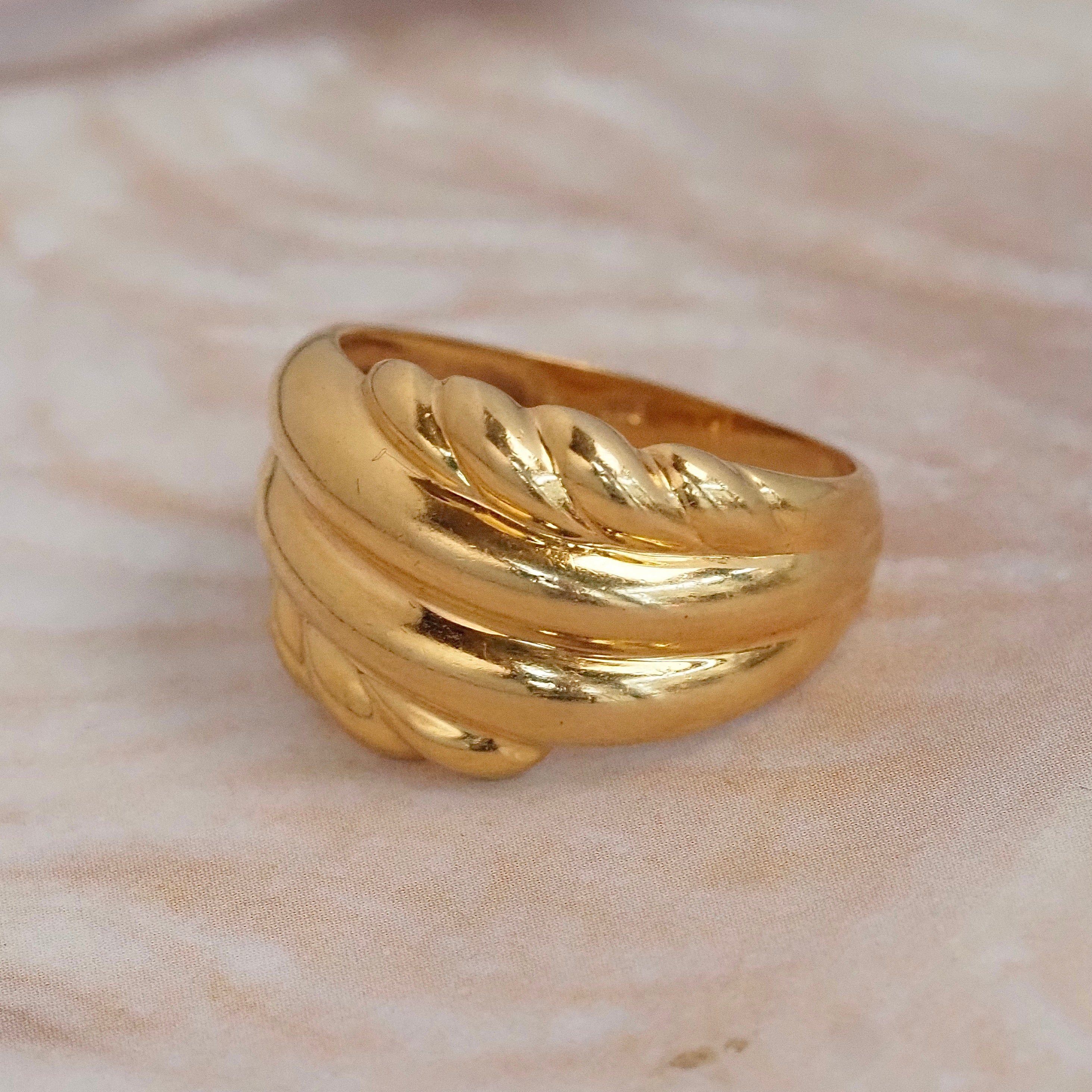Vintage Twisty Domed 18k Gold Ring