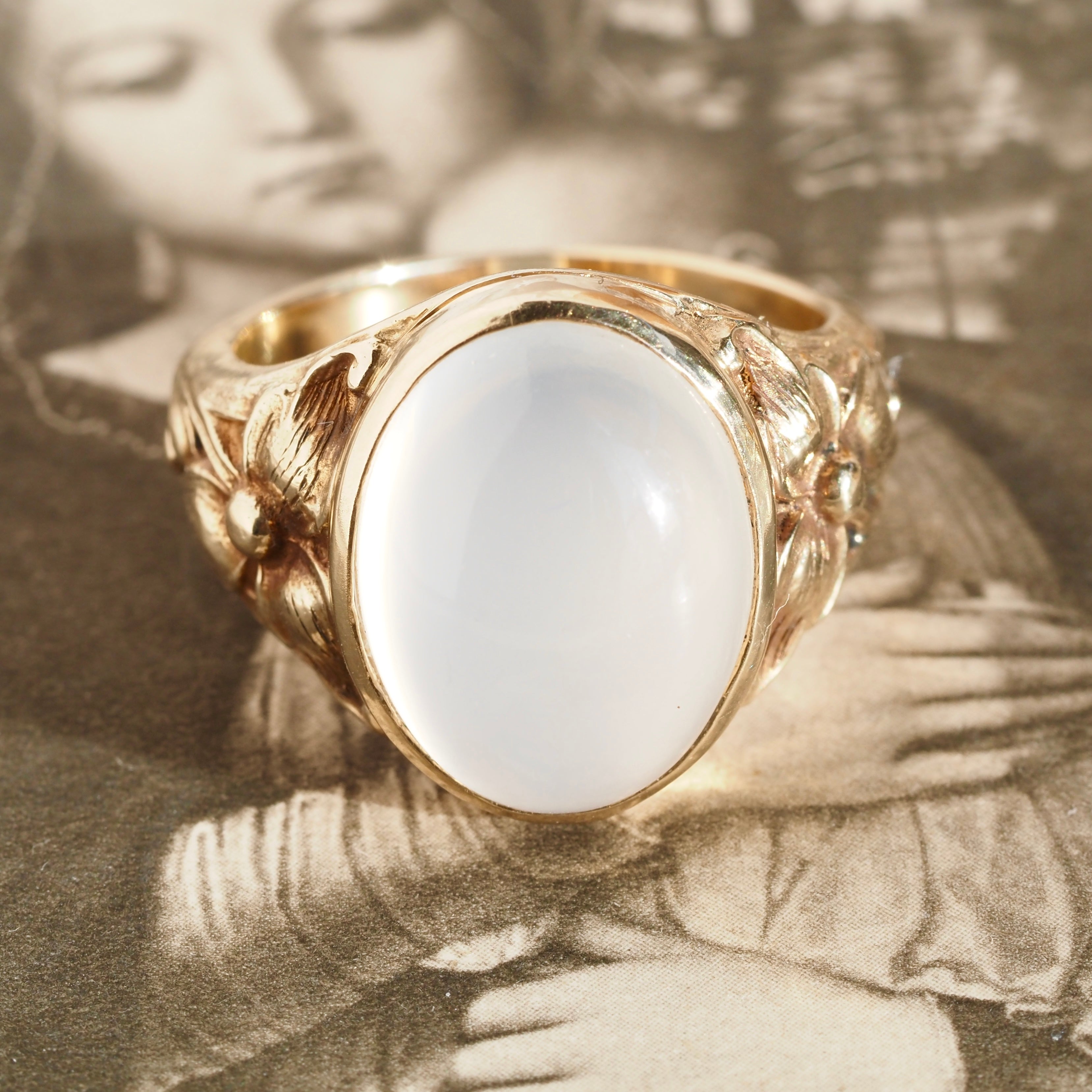 Vintage Floral 14k Gold Moonstone Ring