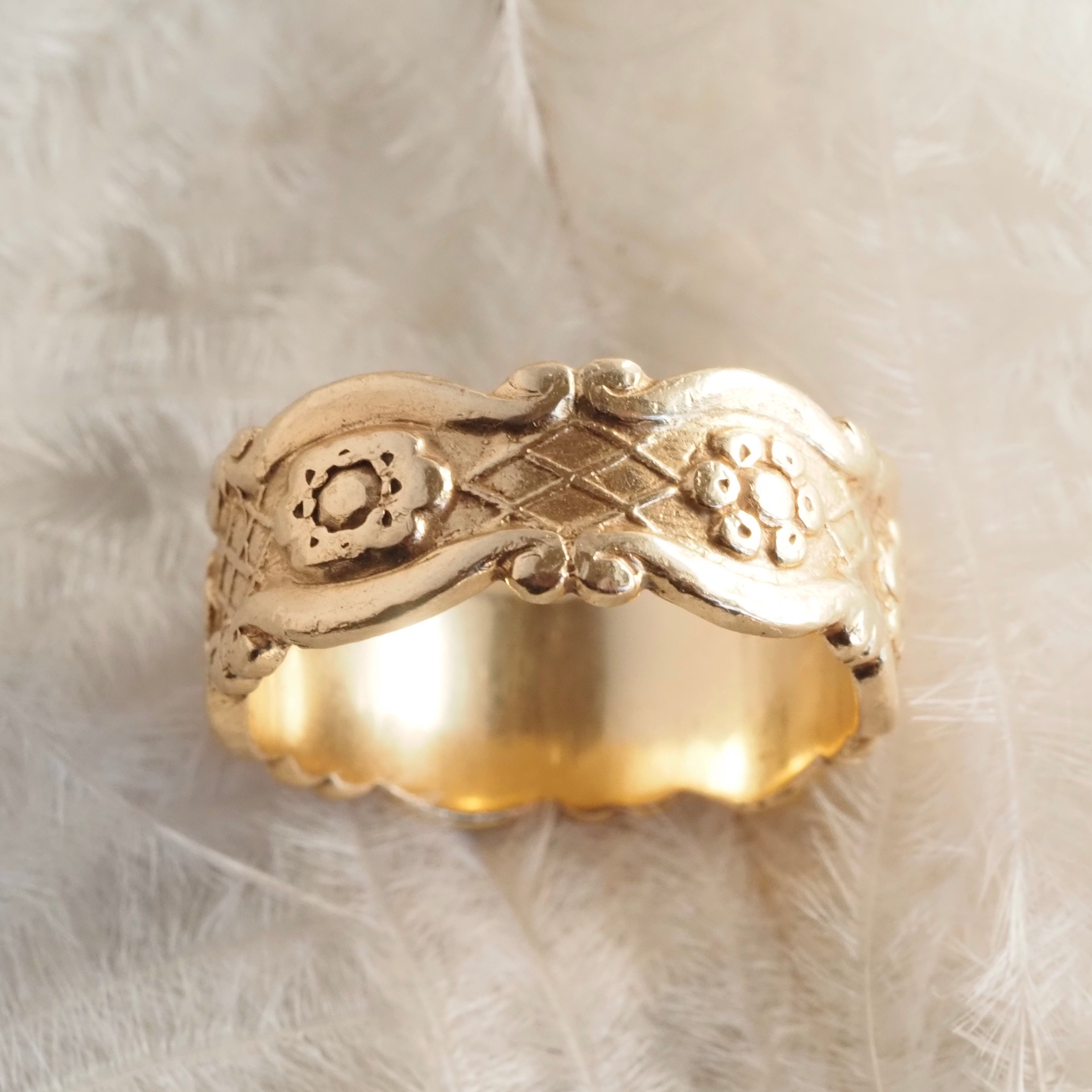 Vintage Floral Banner 14k Gold Band
