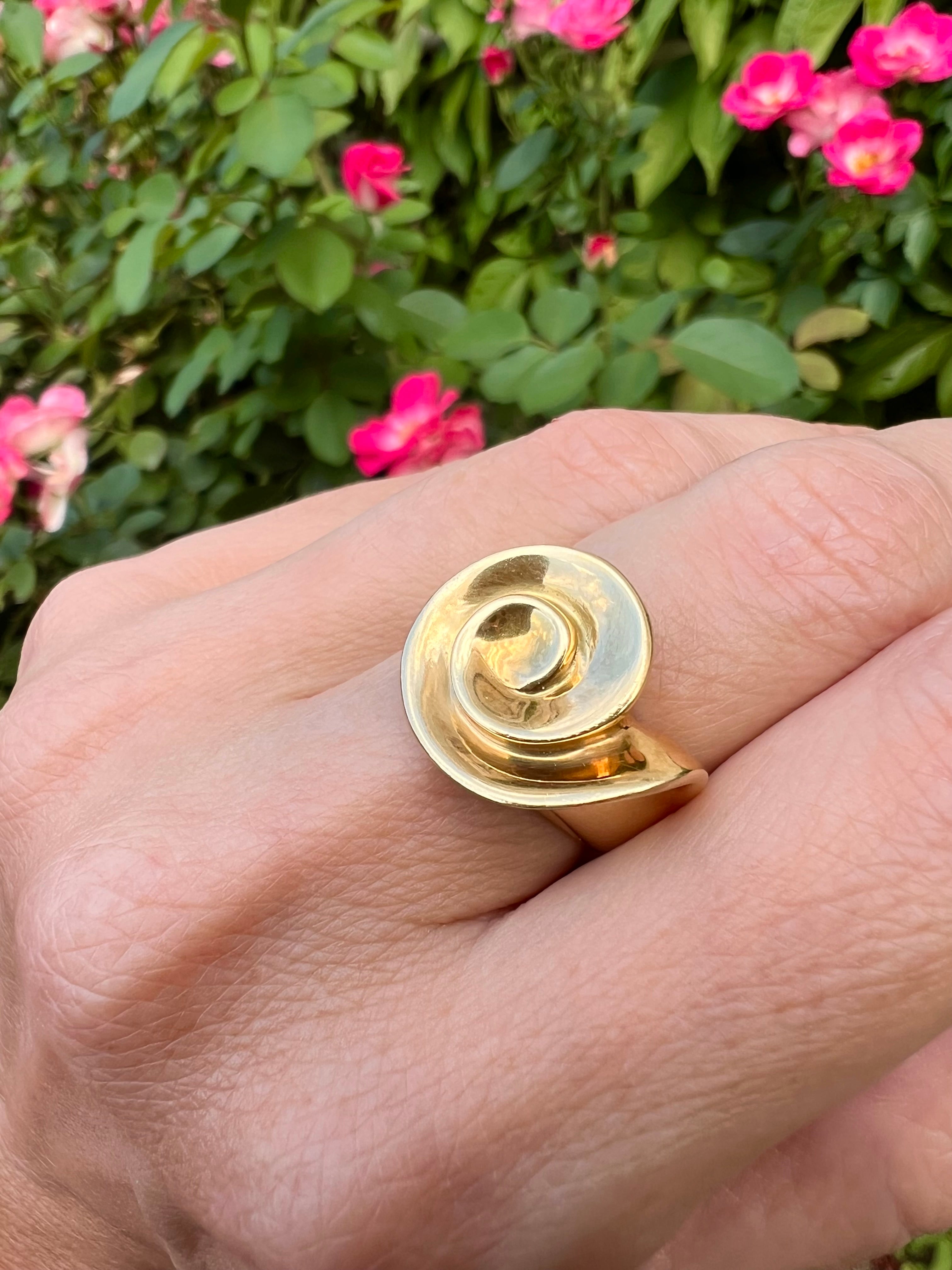 Vintage 18k Gold Nautilus Ring