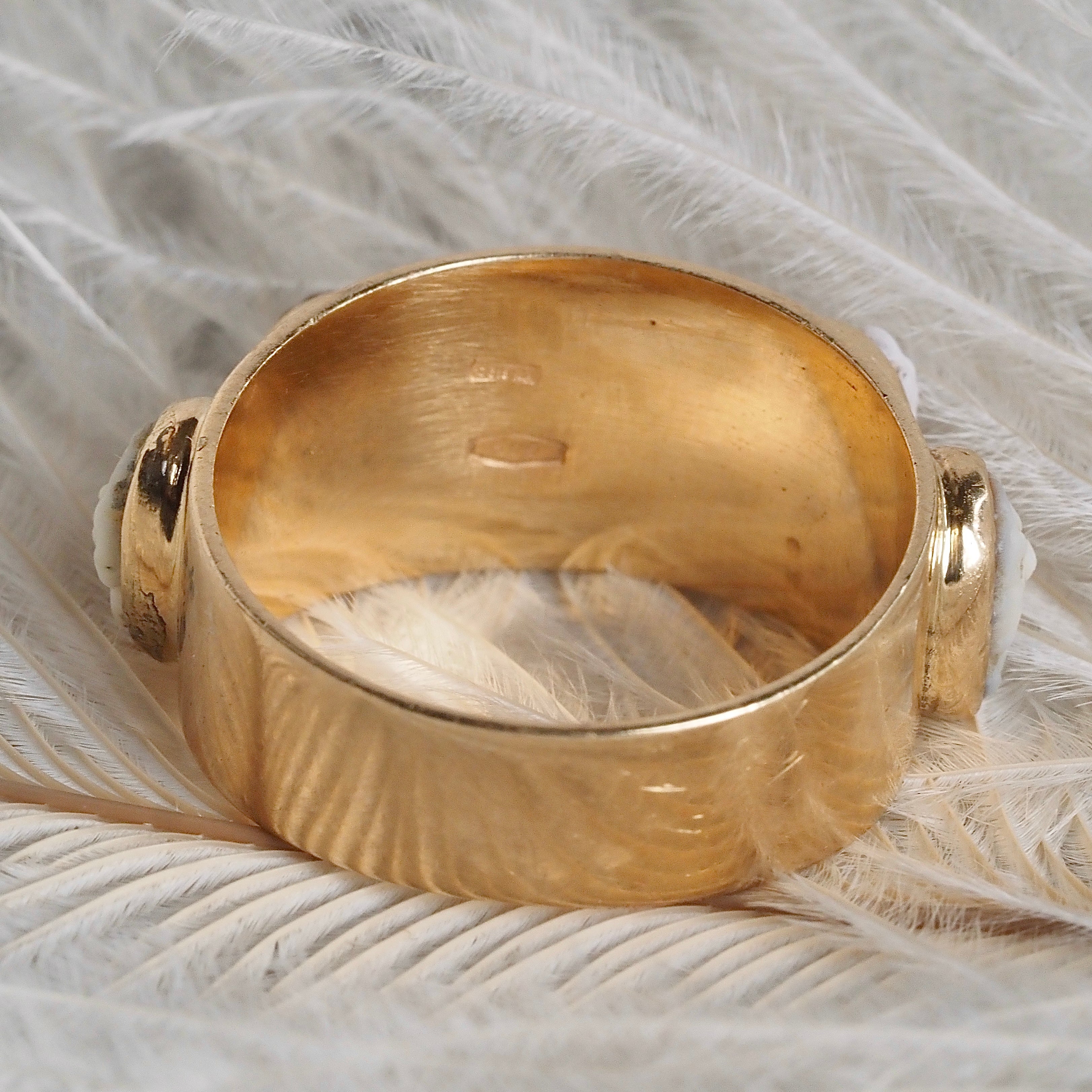 Vintage Cameo Coral Mother of Pearl and Shell 14k Gold Ring