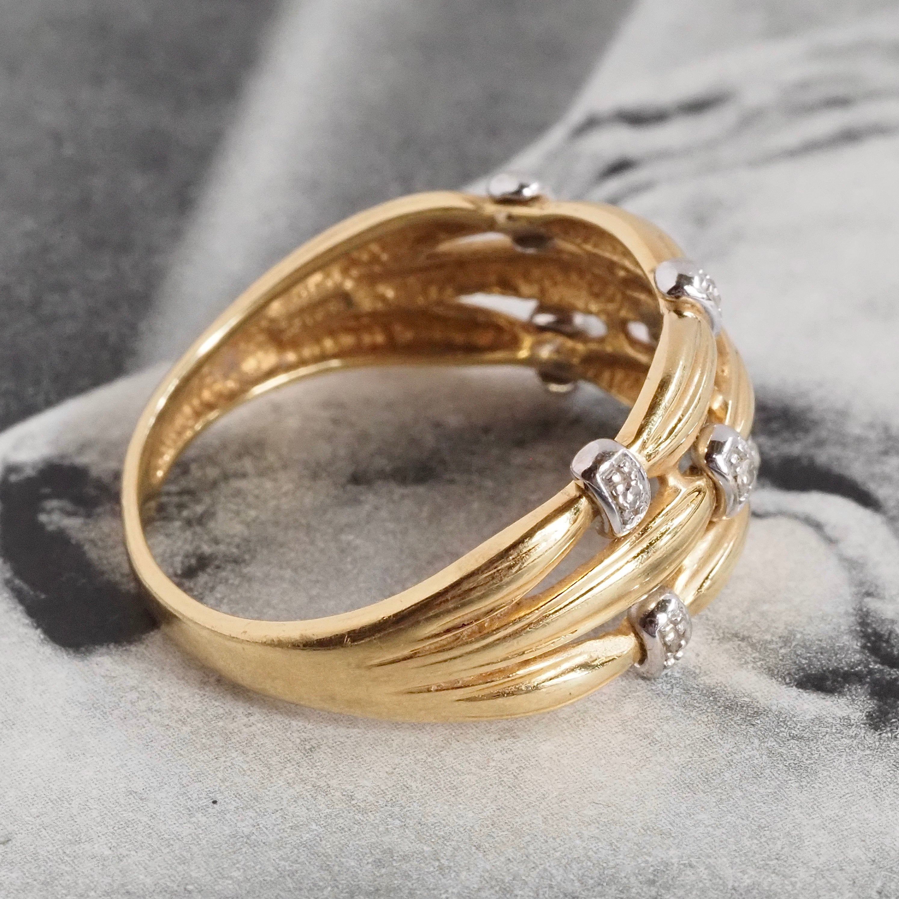 Vintage Reeded Diamond 18k Gold Tapered Band