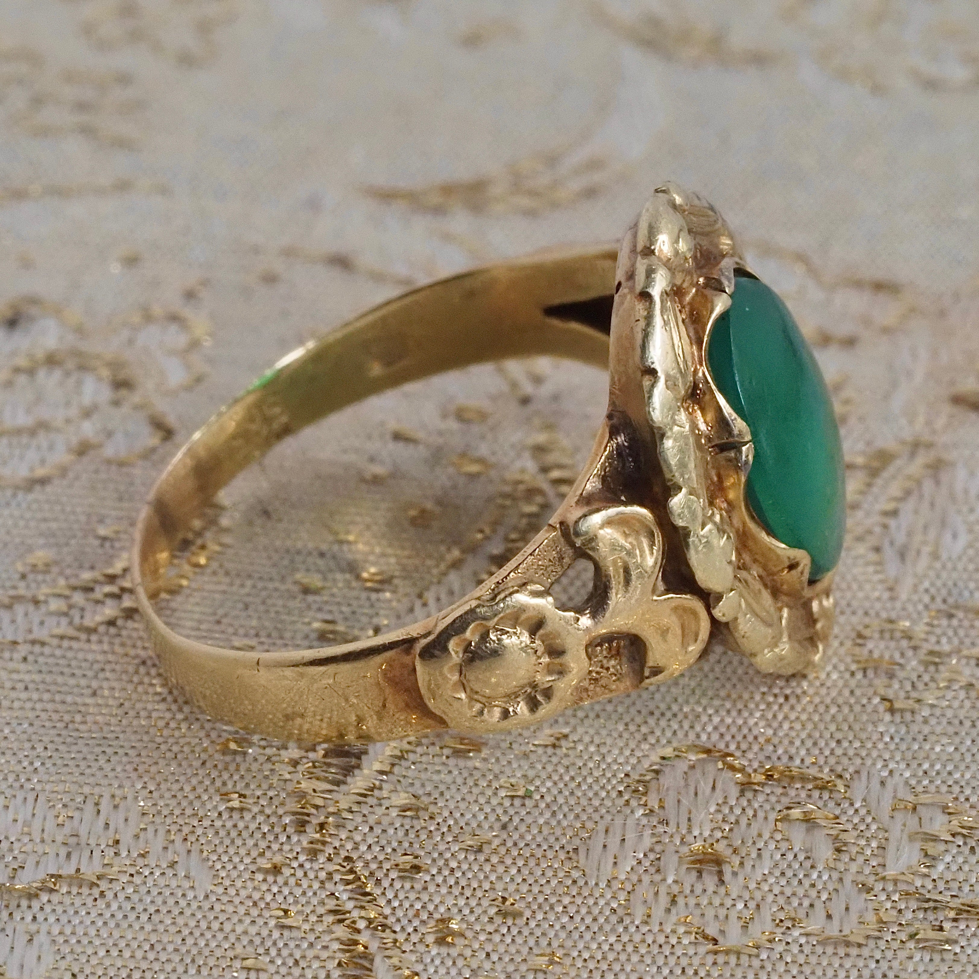 Antique Art Nouveau Chrysoprase 14k Floral Gold Ring