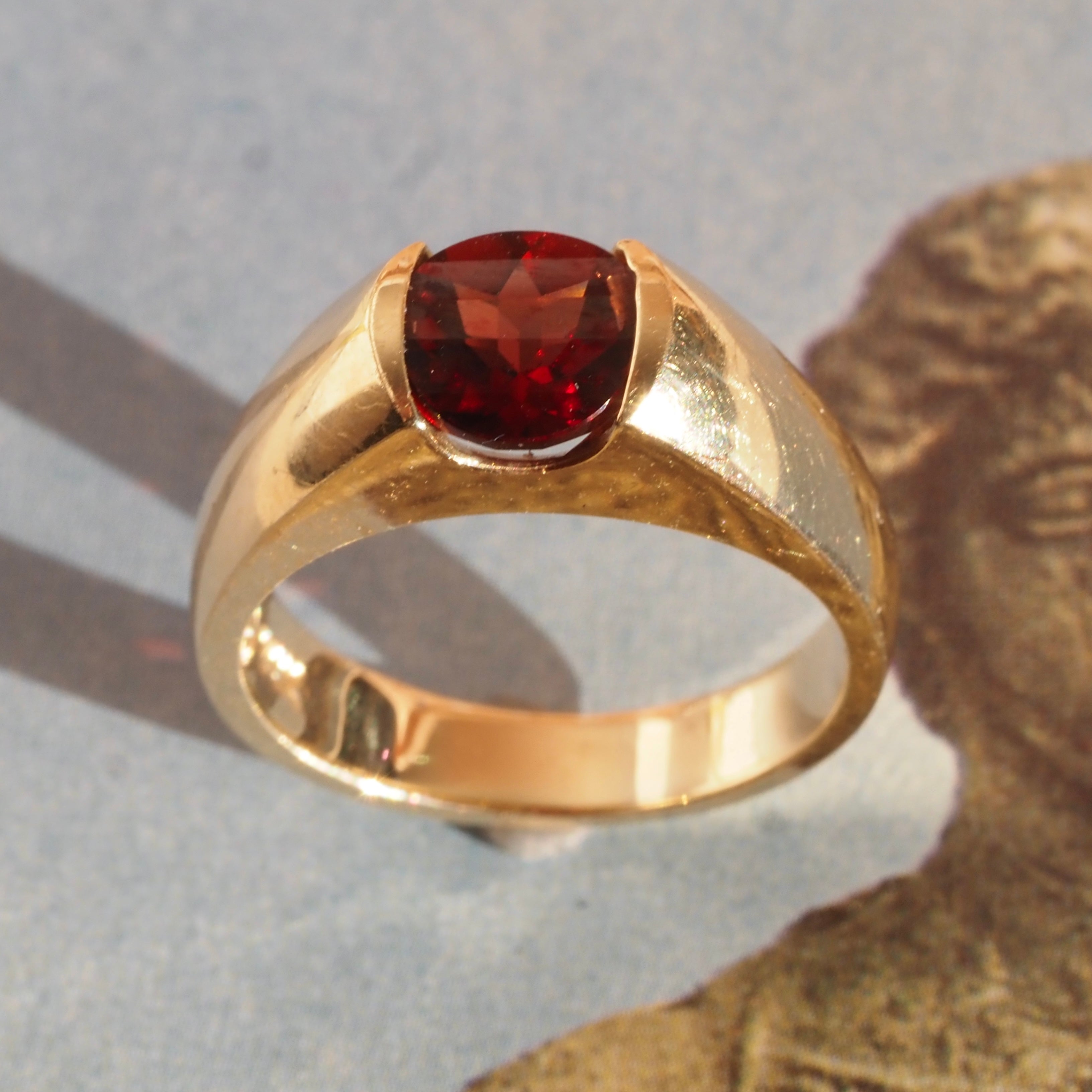 Vintage Buff Cut Garnet 14k Gold Ring