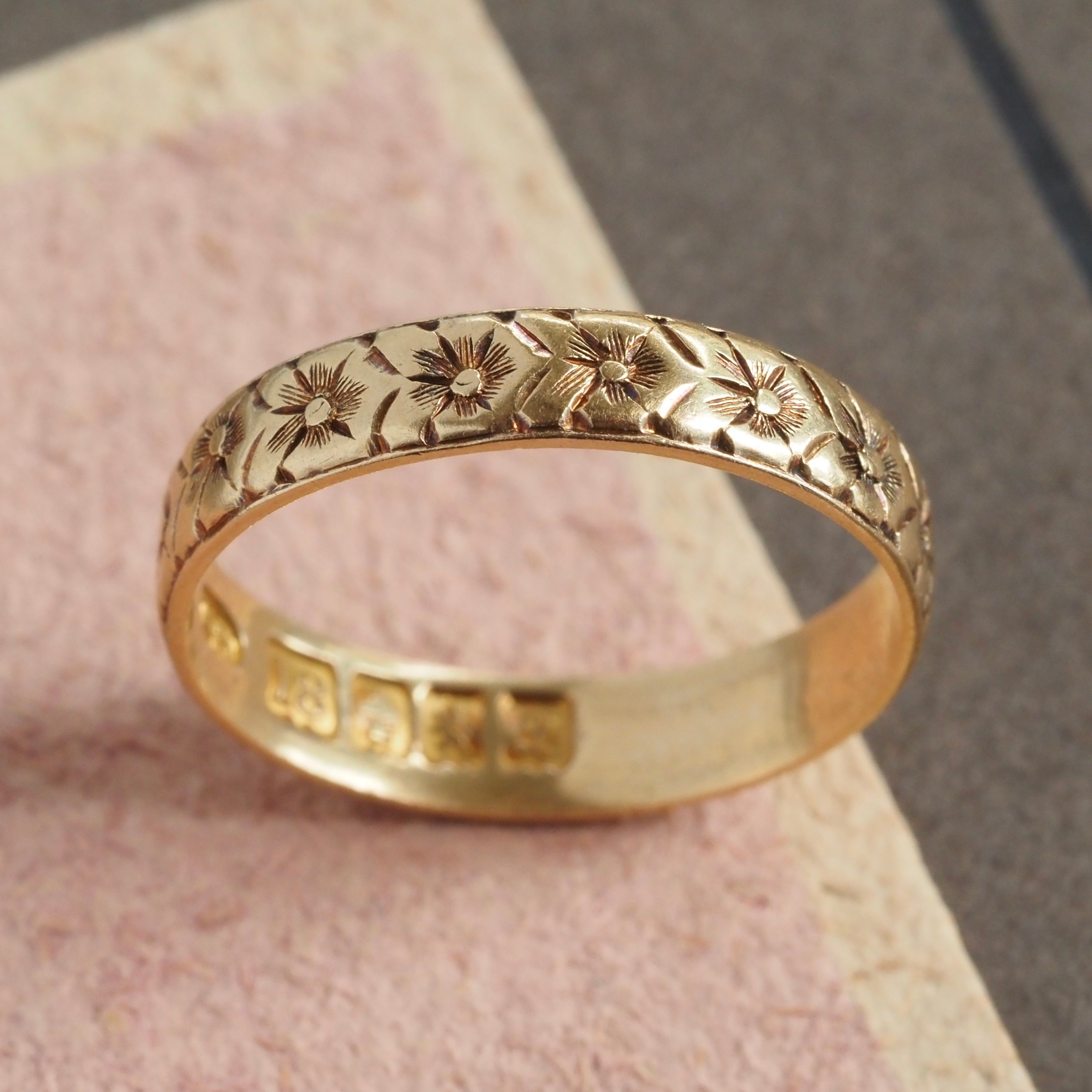 Antique Glasgow c. 1908 18k Gold Engraved Pansy Band