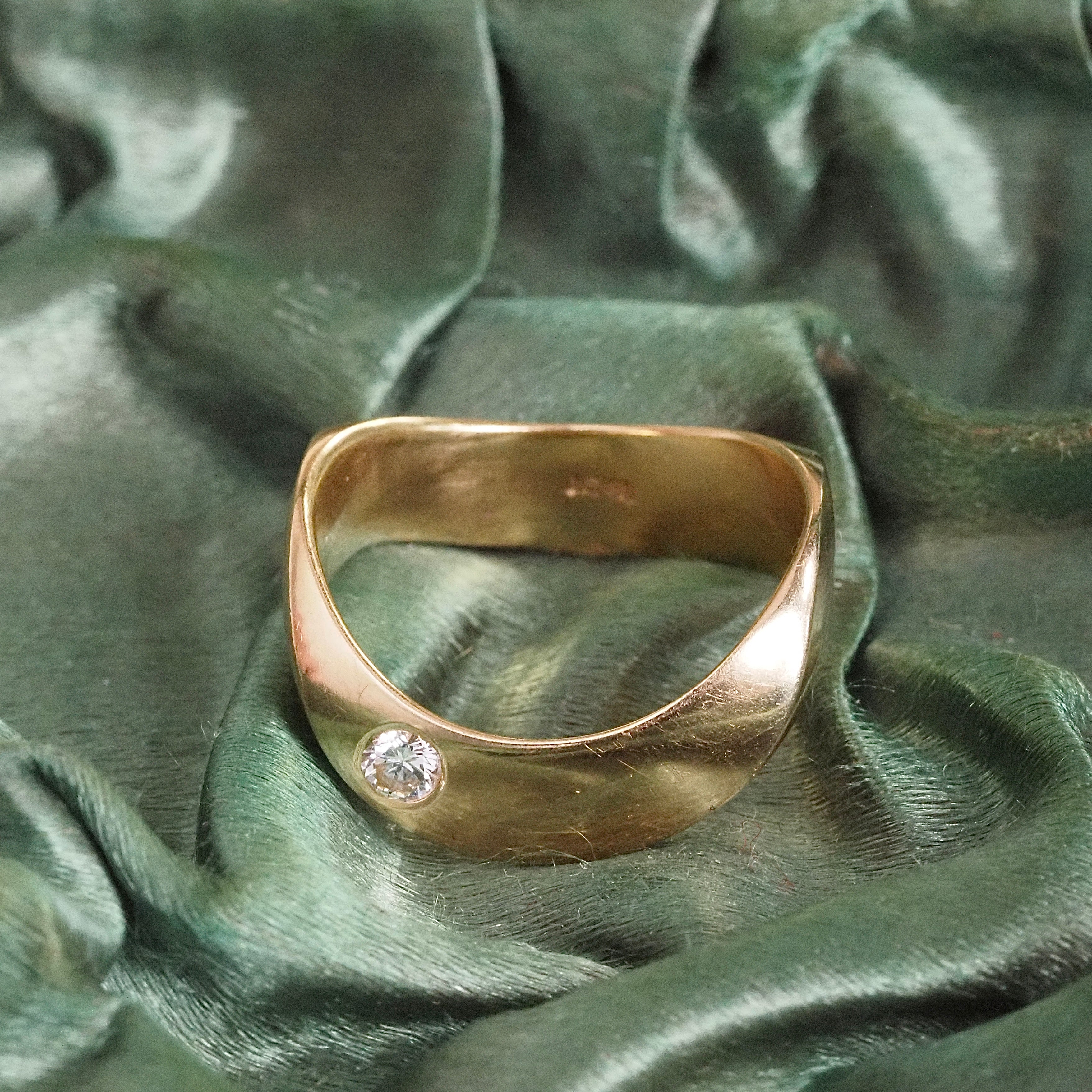 Vintage Mid-Century Diamond 18k Gold Wave Ring