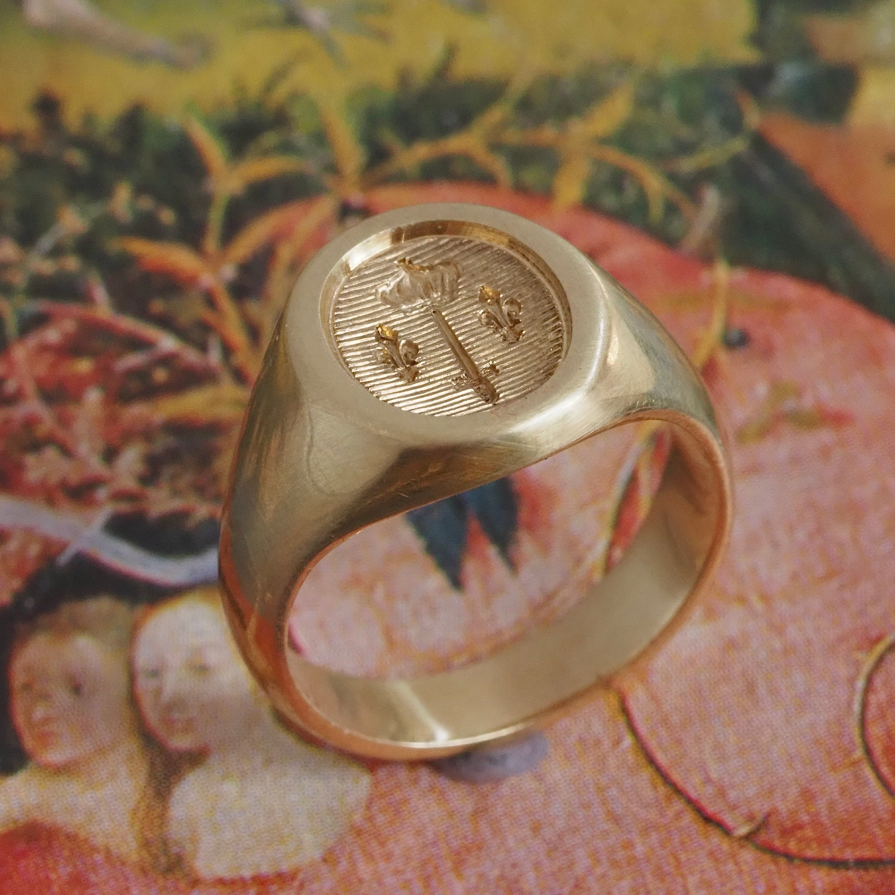 Vintage French Joan of Arc Coat of Arms Hand-Engraved 18k Gold Signet Ring