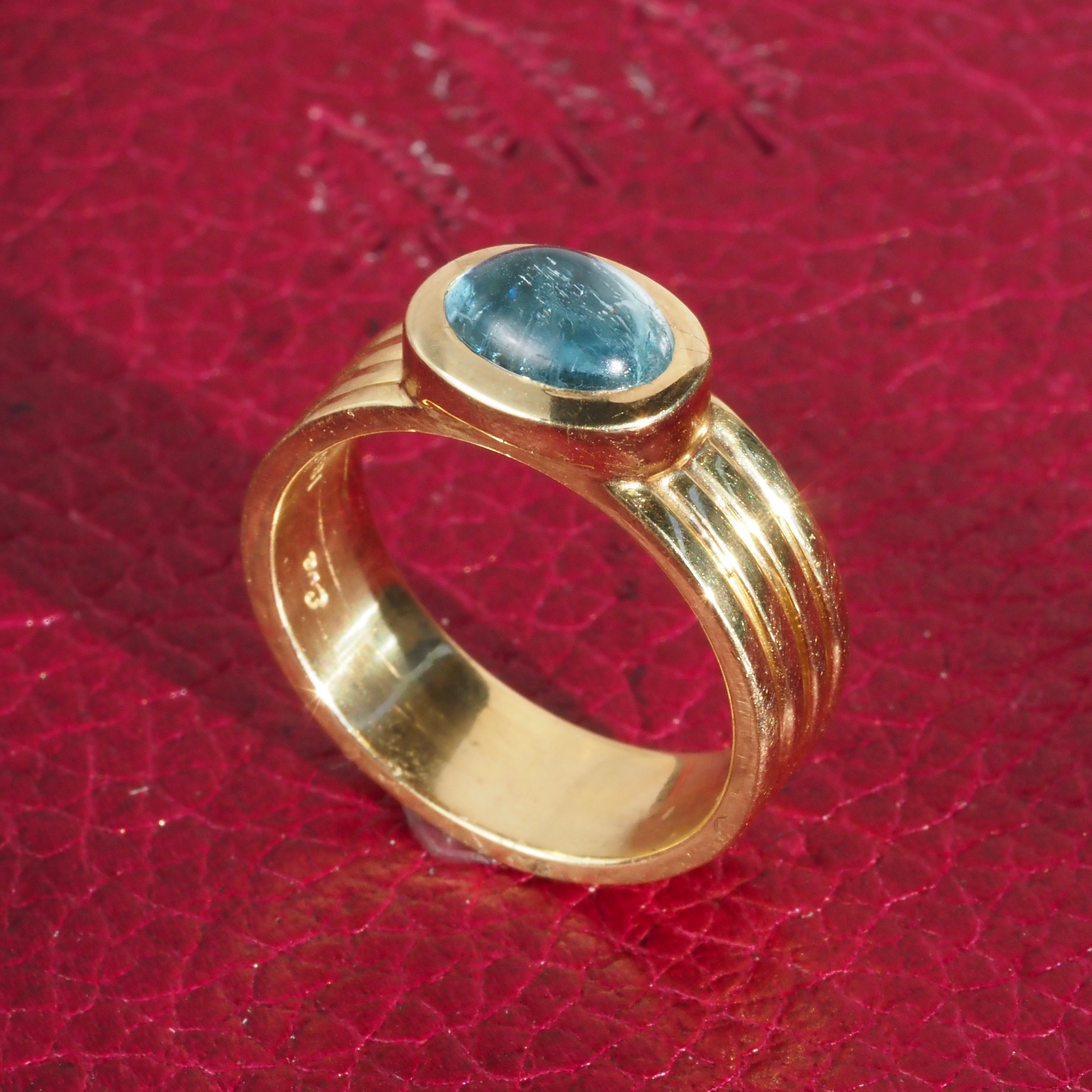 Vintage Aquamarine Cabochon Bezel Set 18k Gold Ring