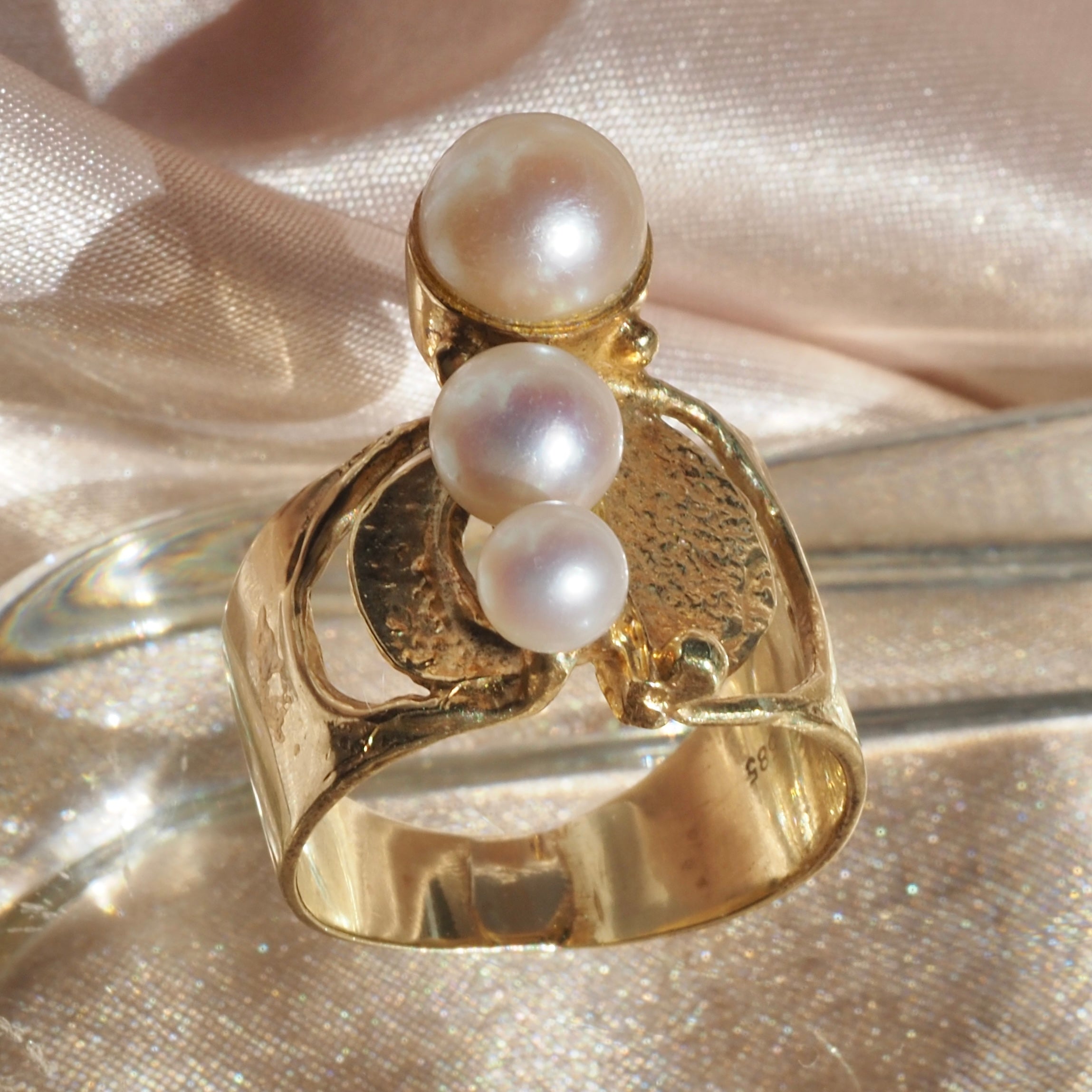 Vintage Brutalist Pearl Trilogy 14k Gold Ring