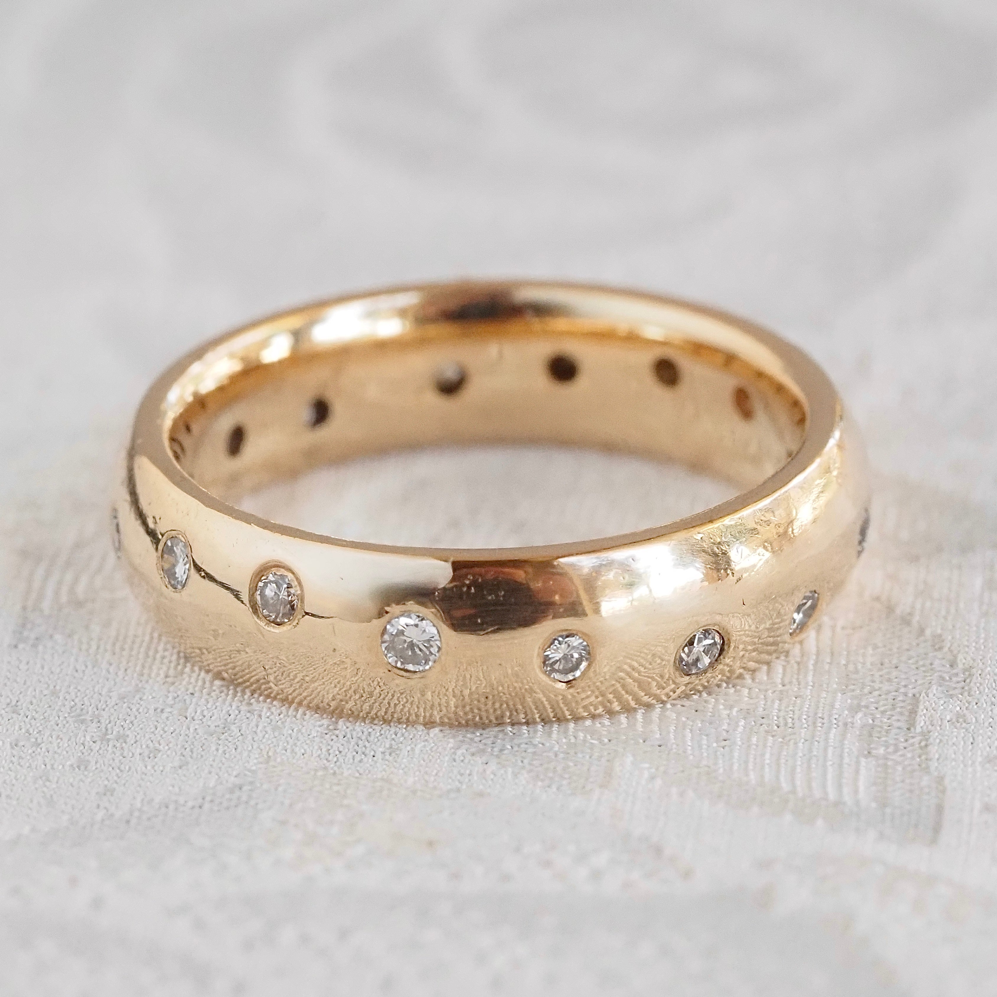 Vintage Meandering Diamonds 14k Gold Comfort Fit Band
