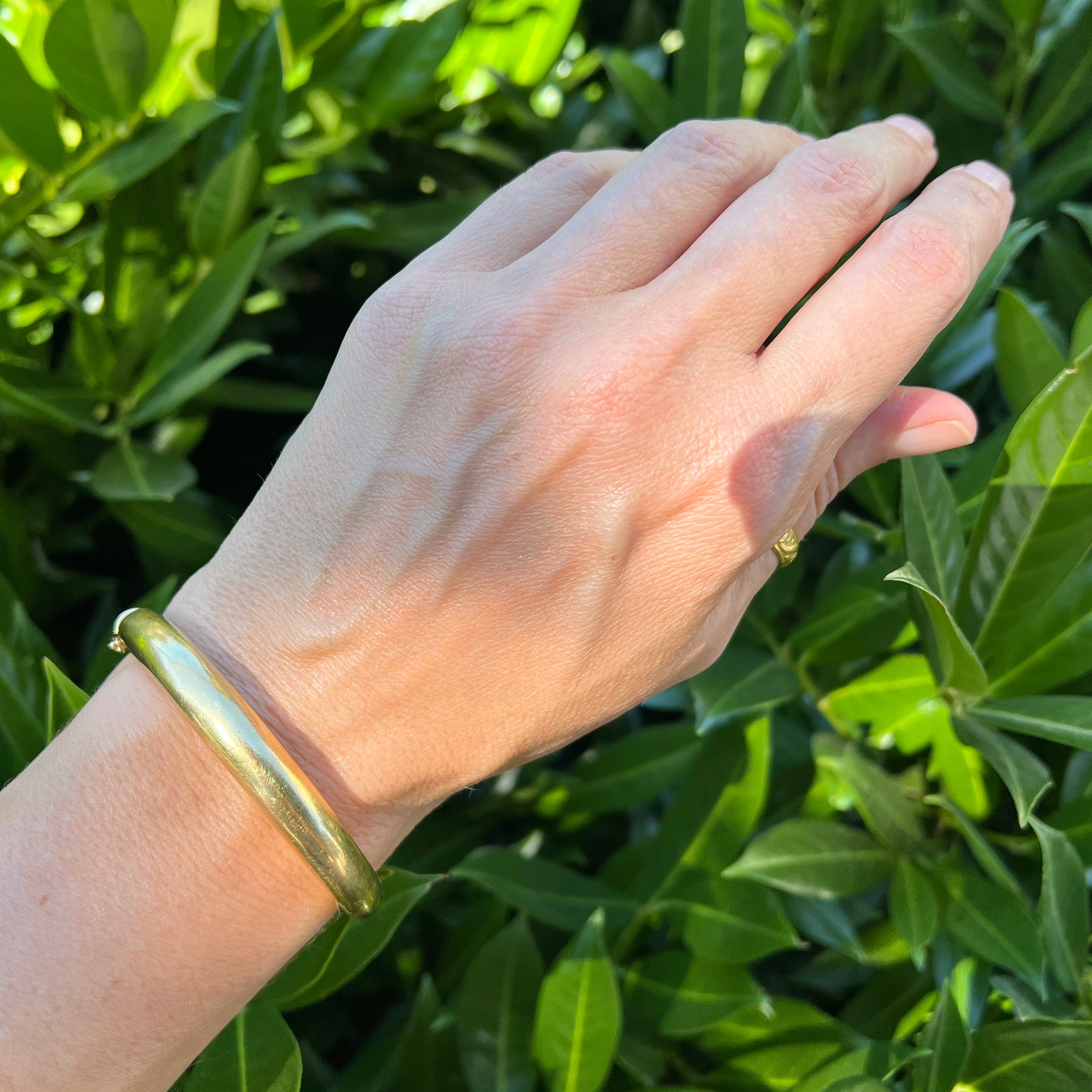 Vintage Italian 18k Gold Hinged Bangle