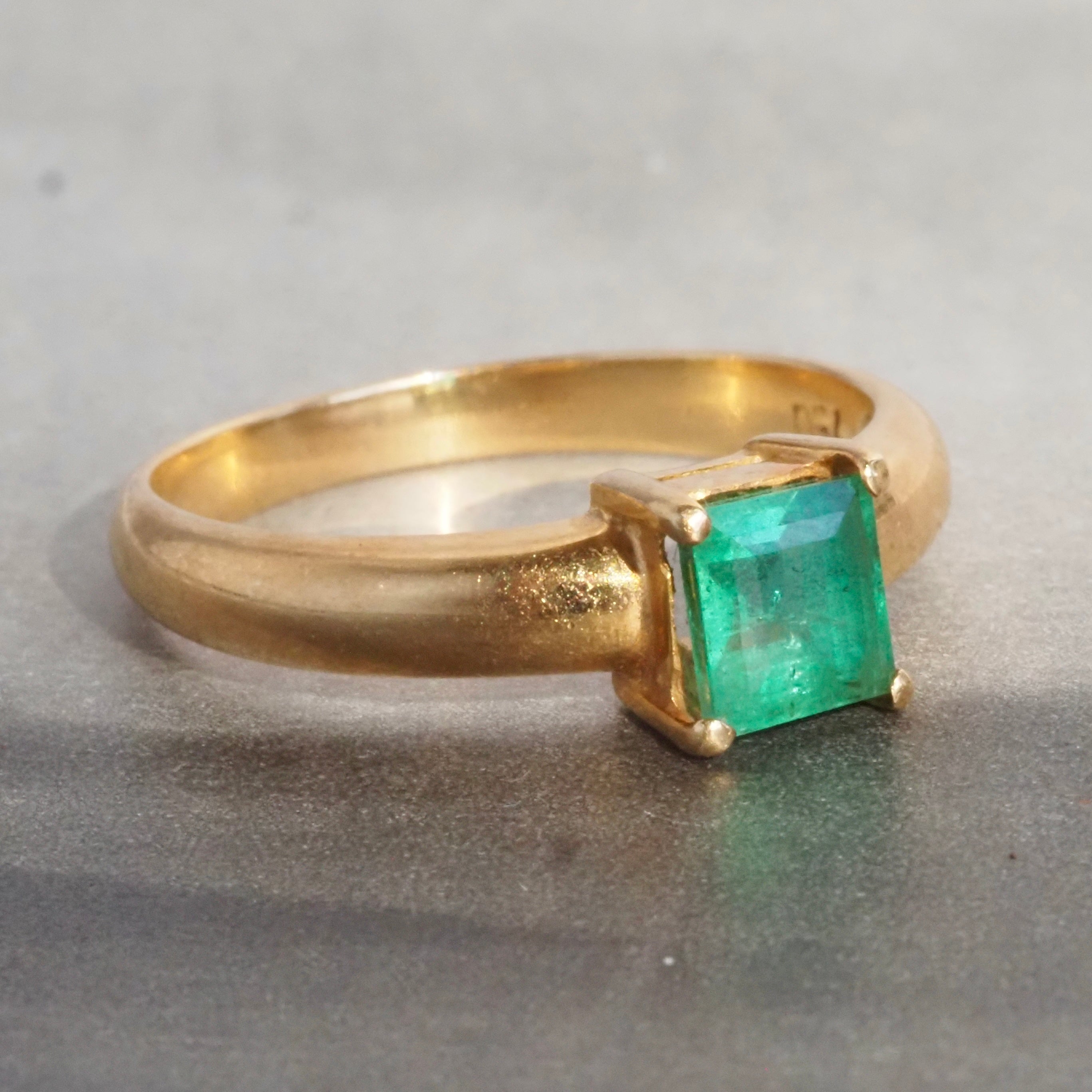 Vintage Emerald 18k Gold Solitaire Ring