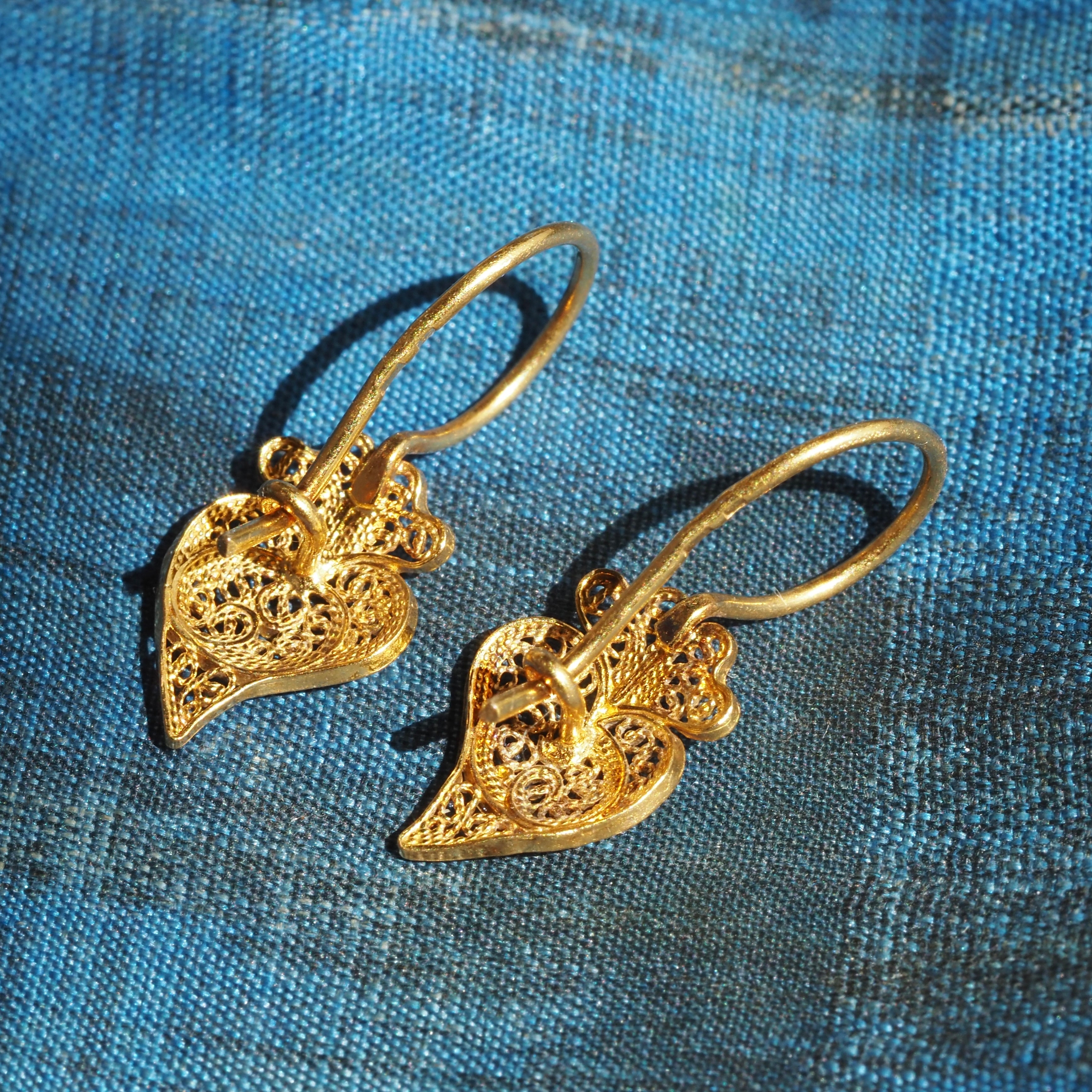 Vintage Portuguese 19k Gold Filigree Heart of Viana Earrings