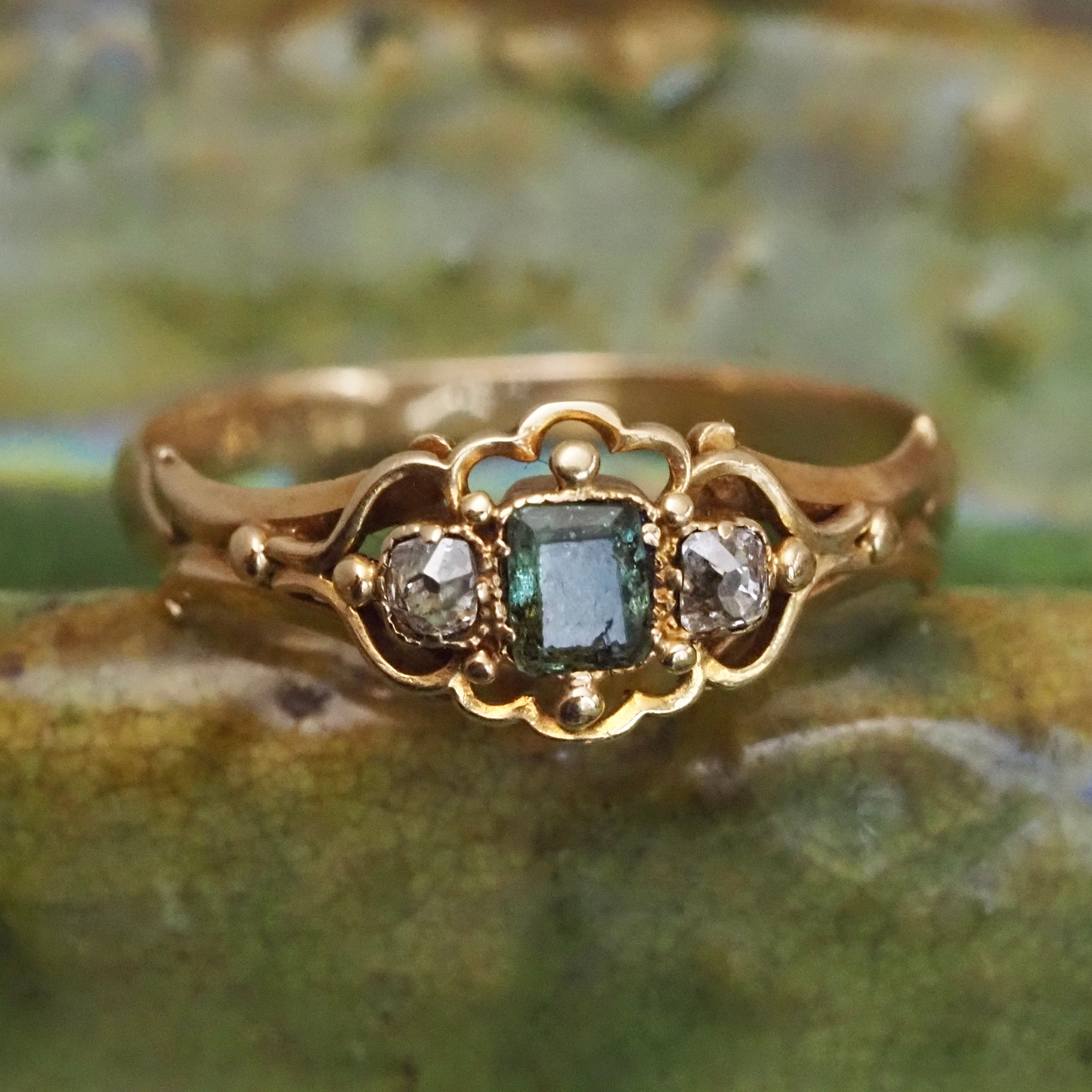 Antique Victorian Emerald and Old Mine Cut Diamond 18k Gold Ring