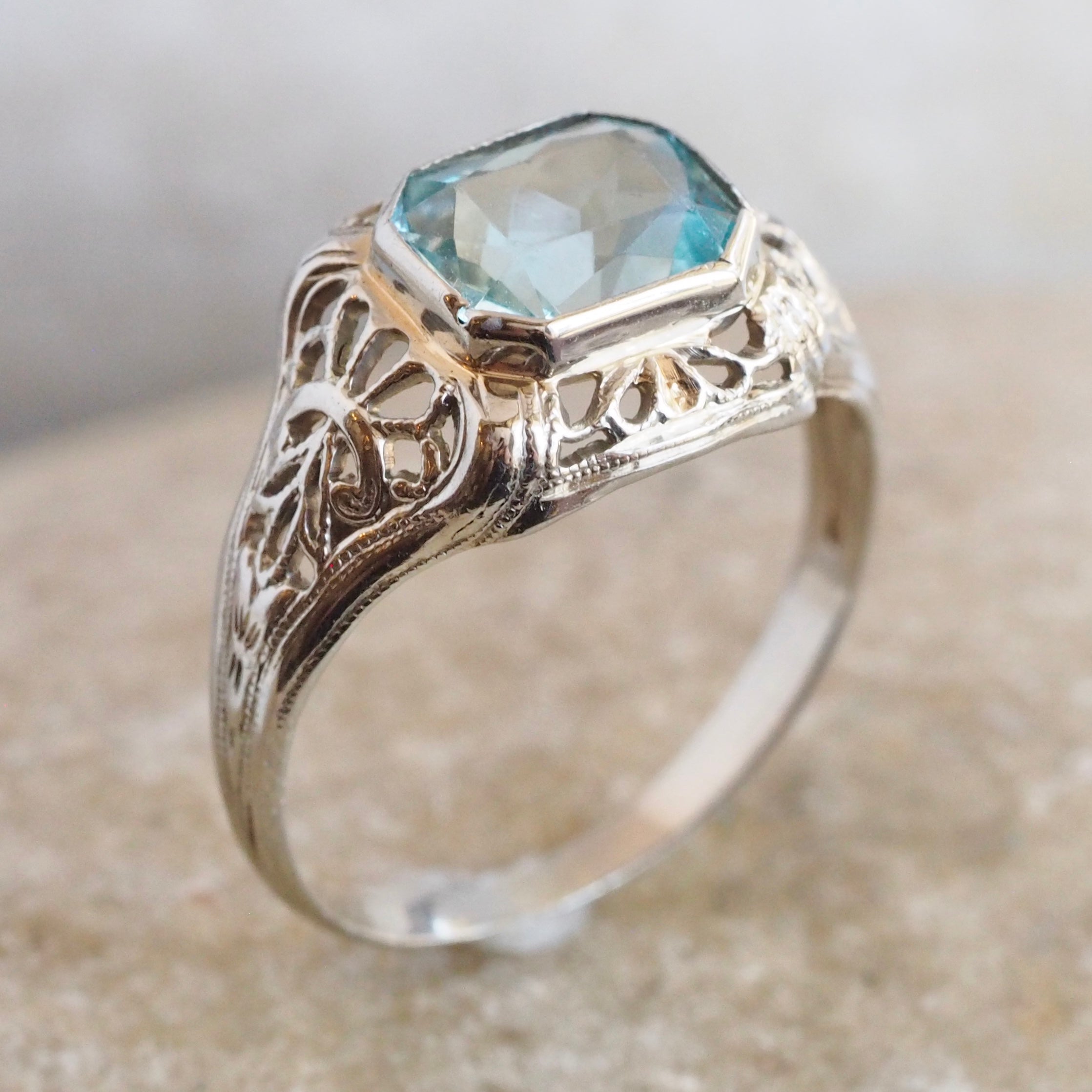 Antique Art Deco 14k White Gold Filigree Aquamarine Ring