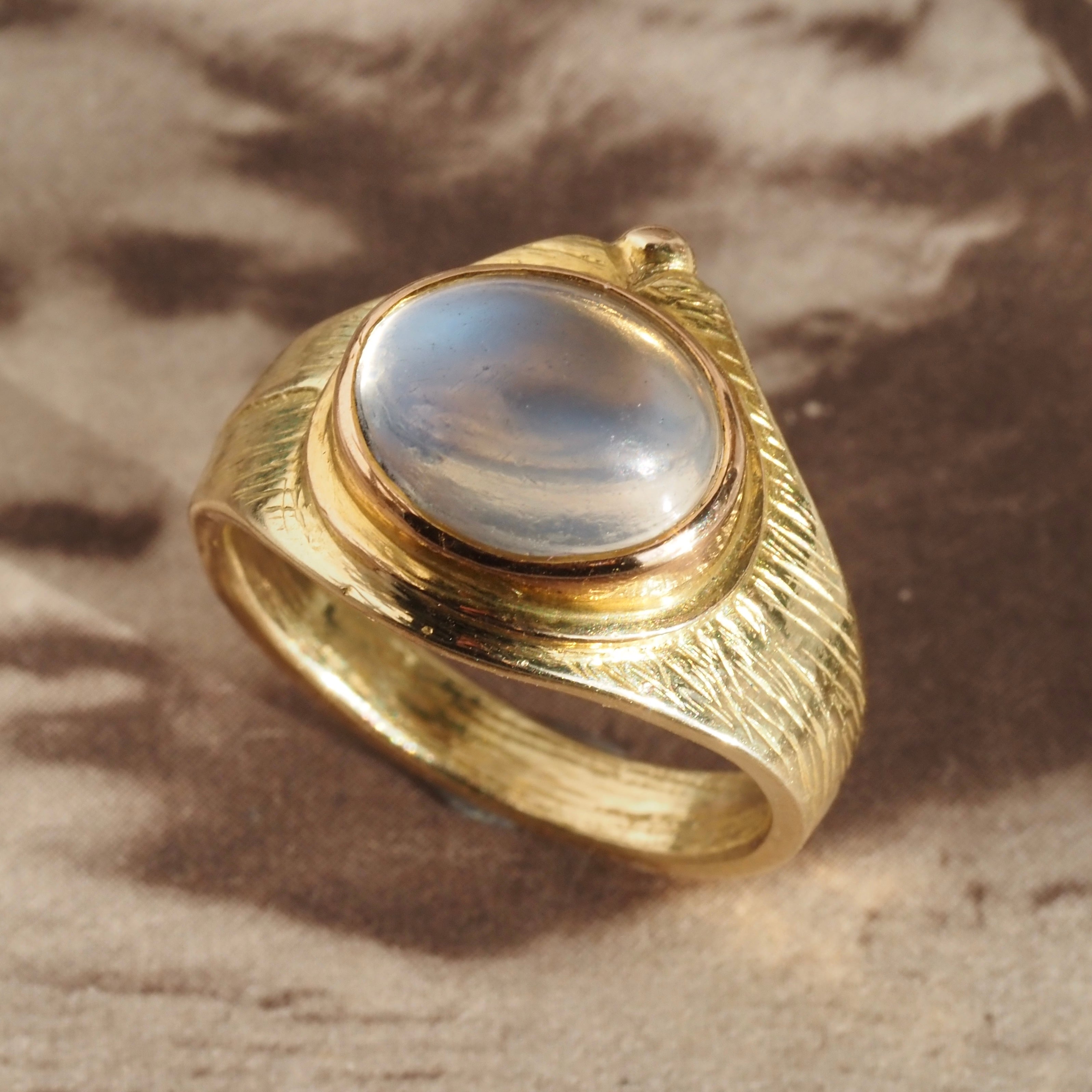 Moonstone Cabochon 18k Gold Ring
