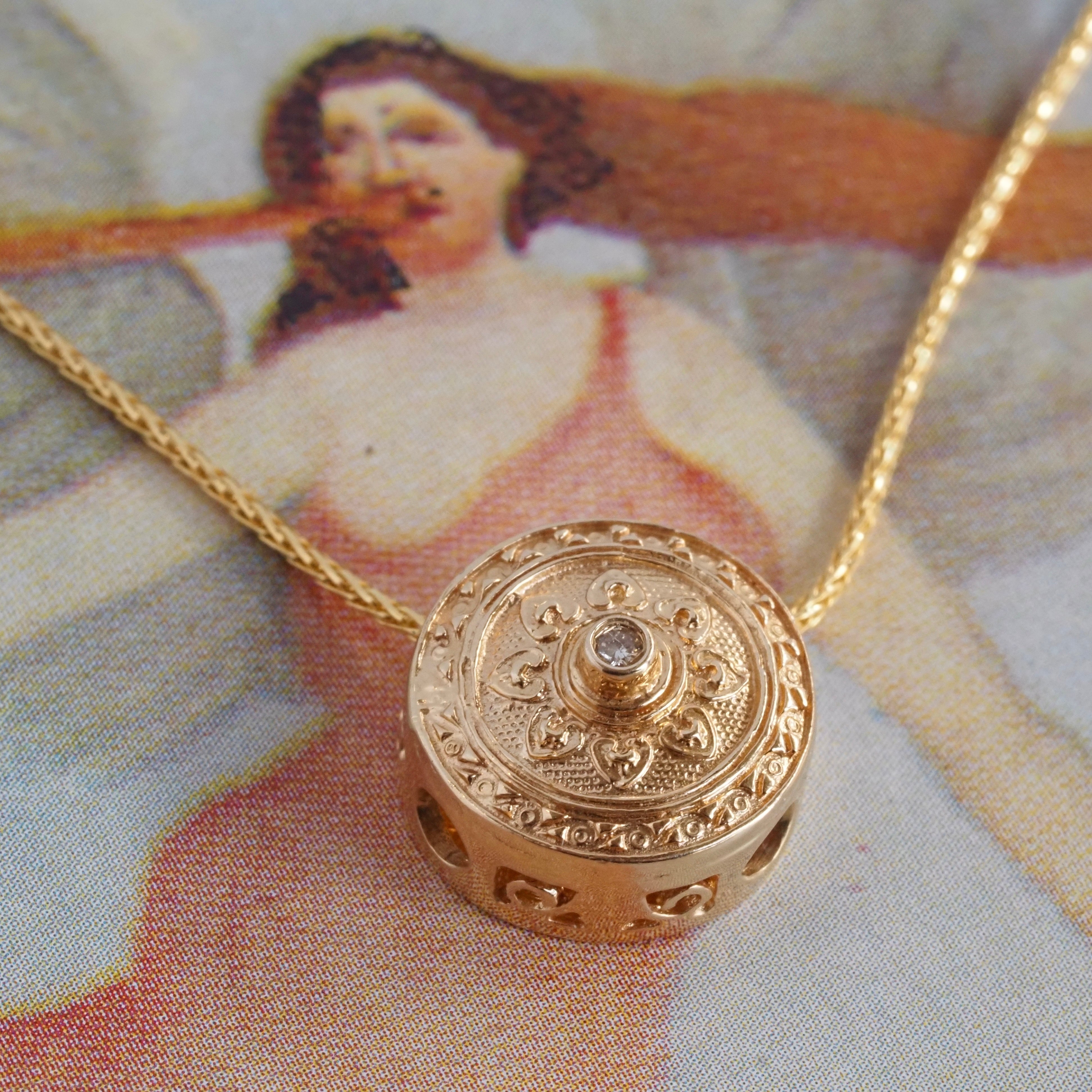 Vintage 14k Gold Diamond Circular Pendant Necklace