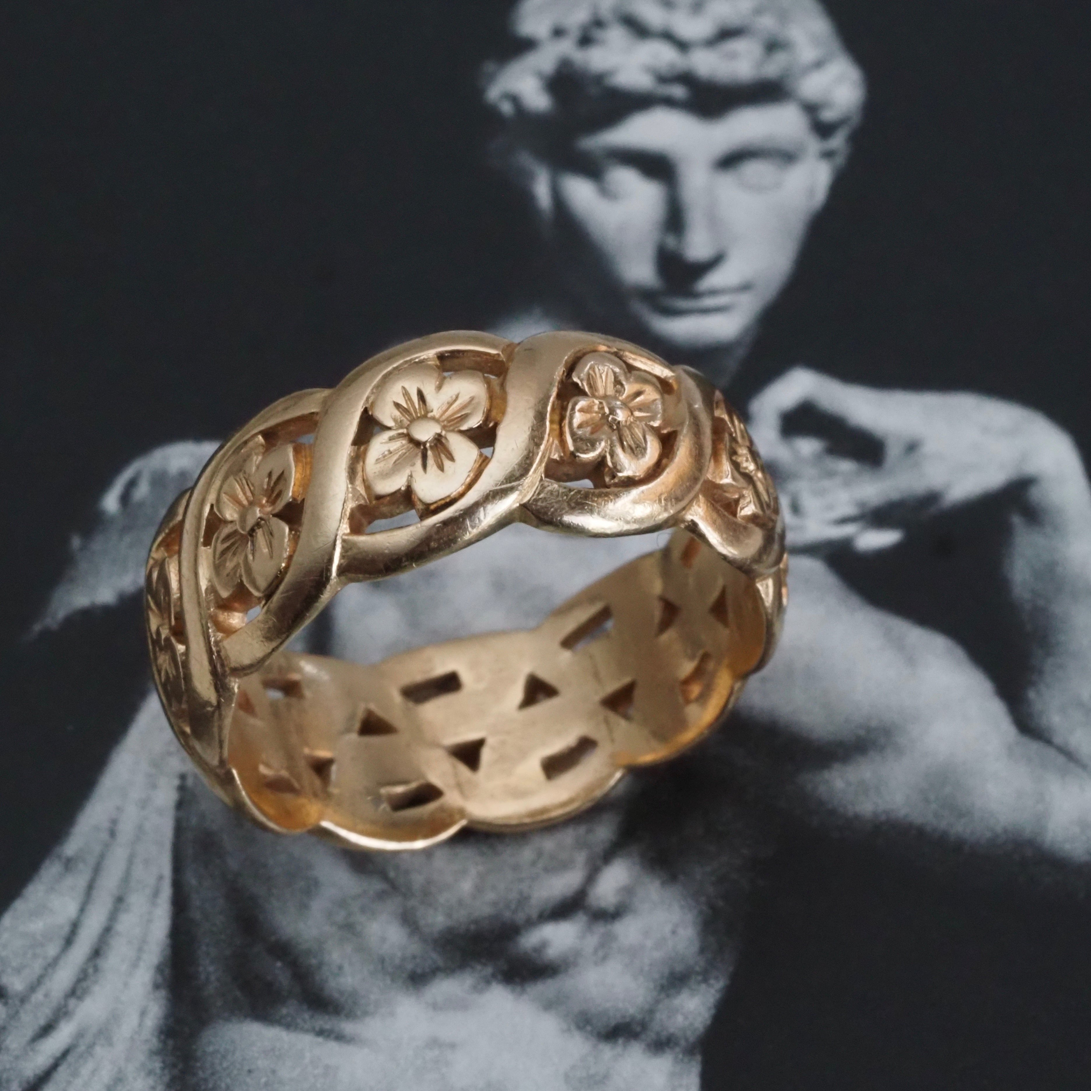 Vintage Art Carved Floral 14k Gold Band