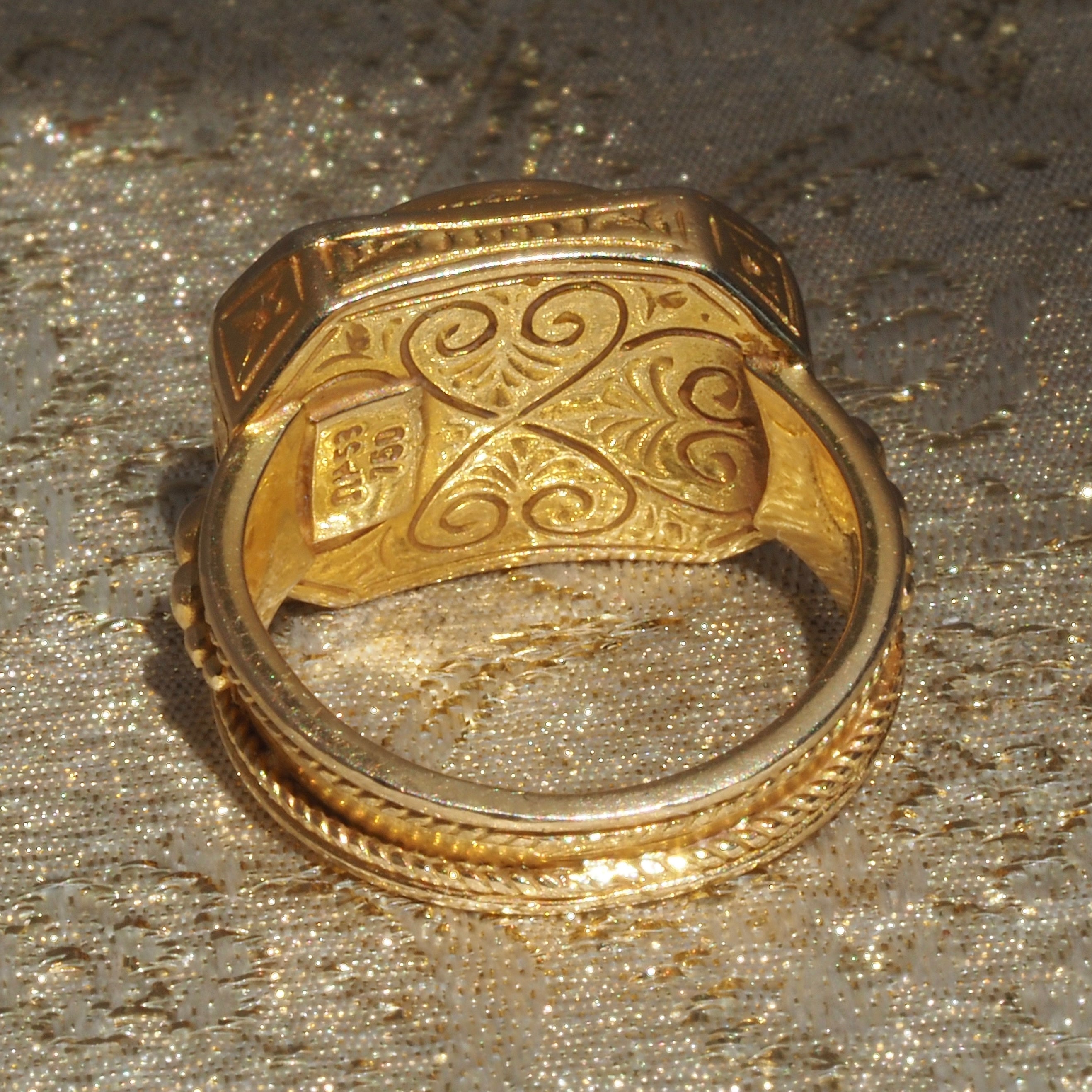 Vintage Greek Lapis 18K Gold Ring