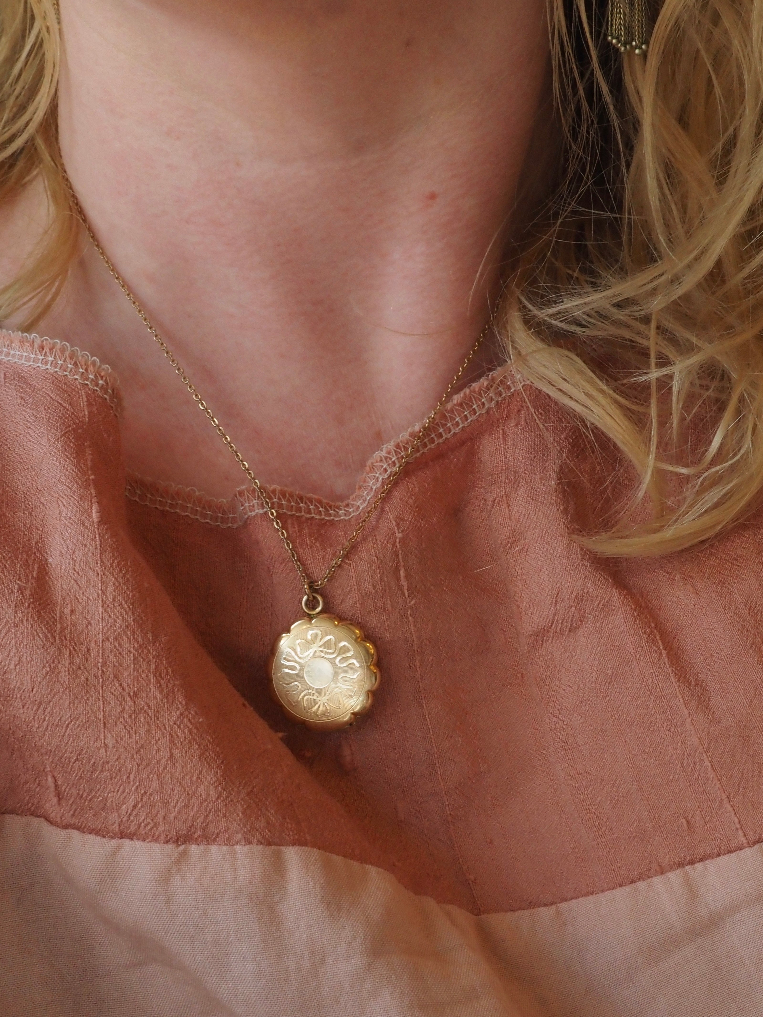 Vintage Ribbon Motif Gold Filled Locket & Chain