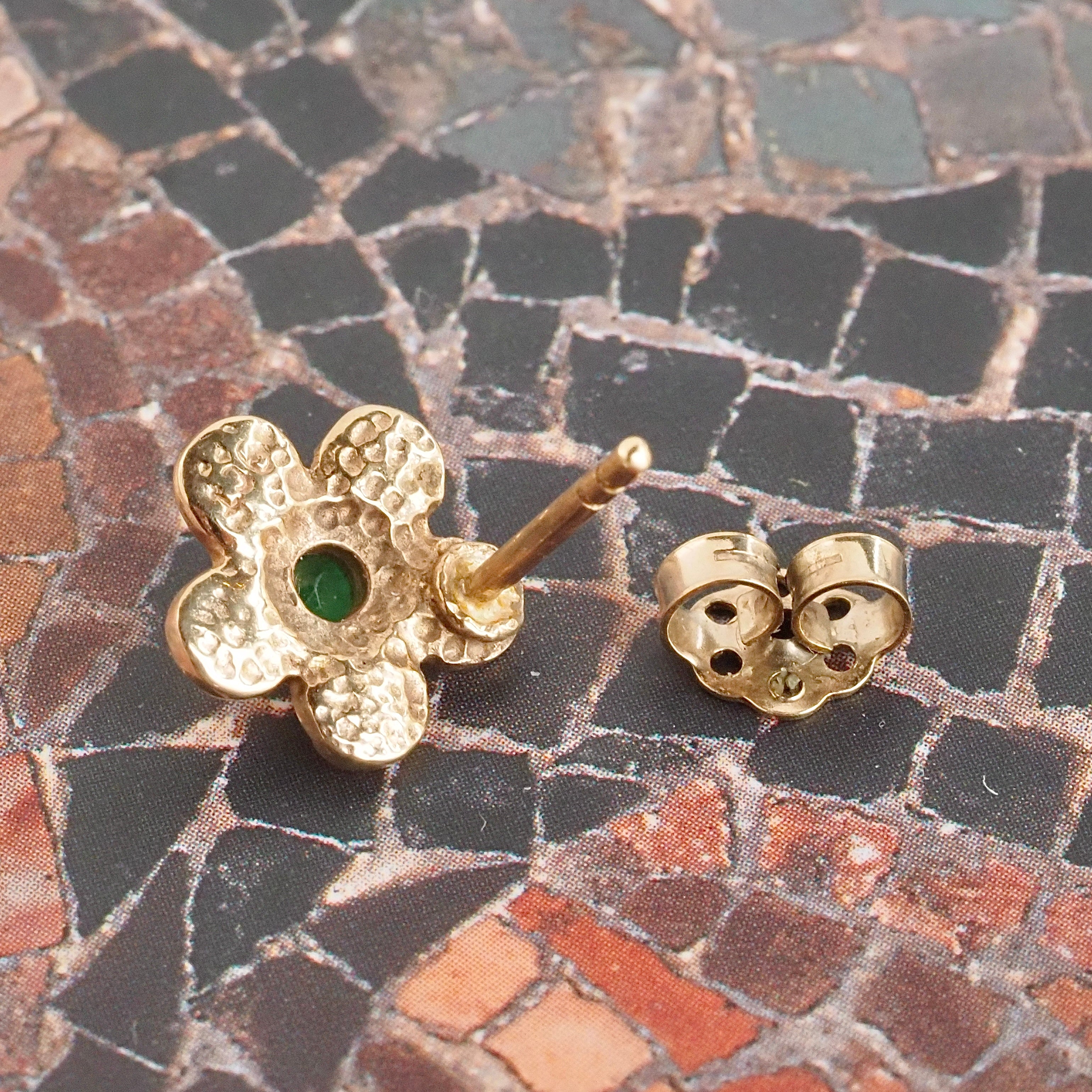 Vintage Emerald Flower 9k Studs