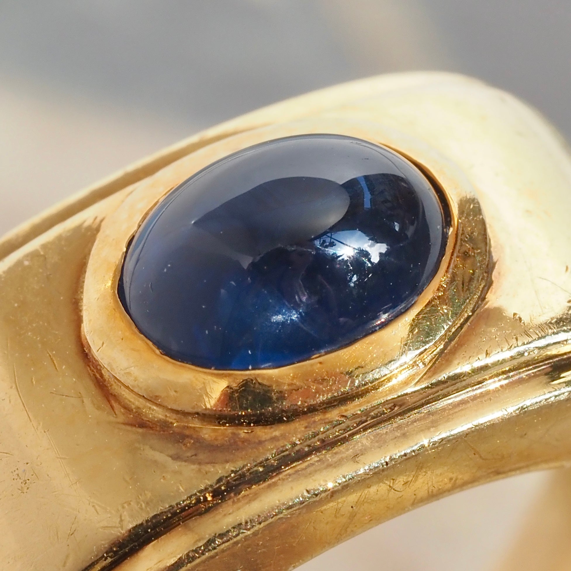 Modernist 18k Gold Natural Sapphire Cabochon Ring