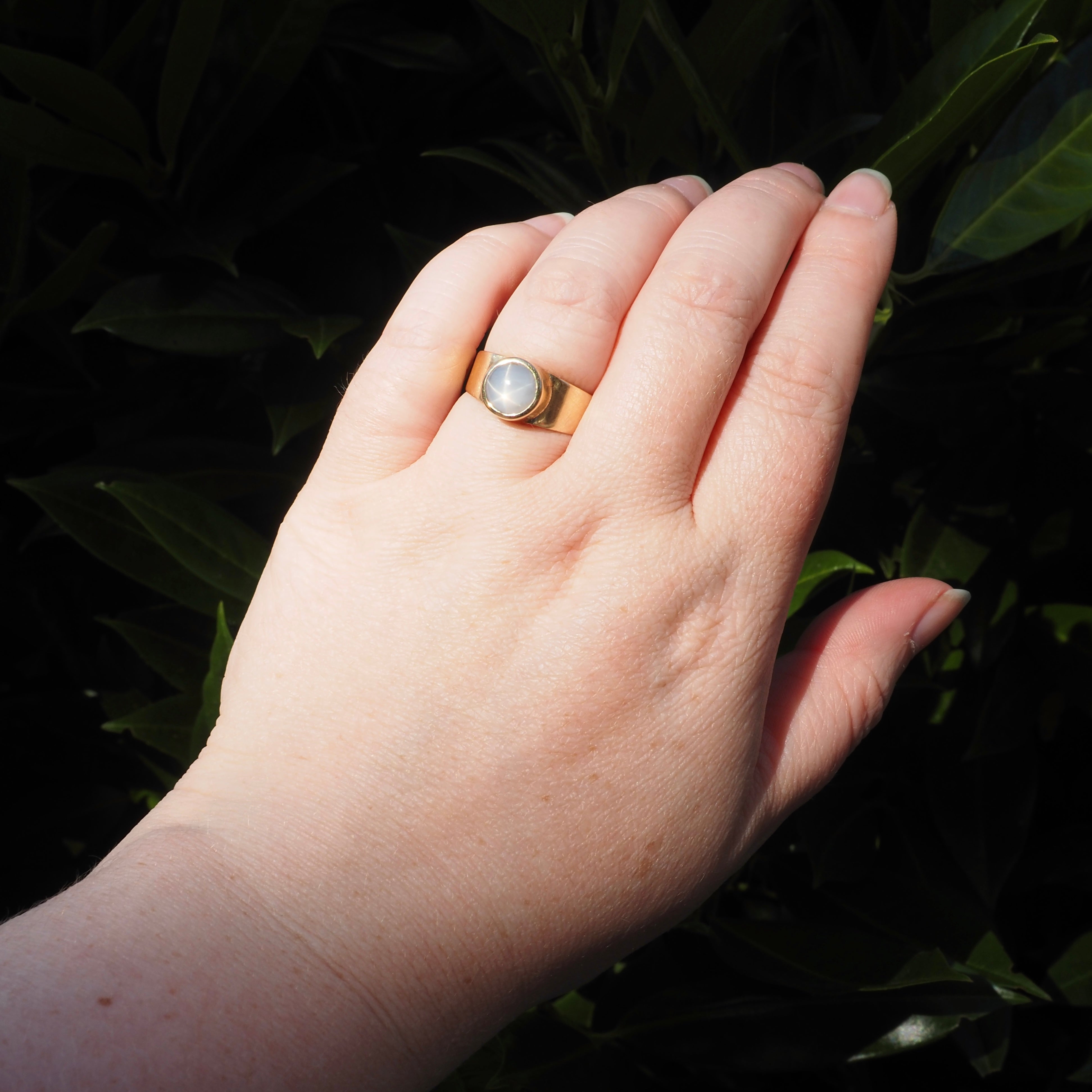 Vintage Natural Star Sapphire Cabochon 14k Gold Ring