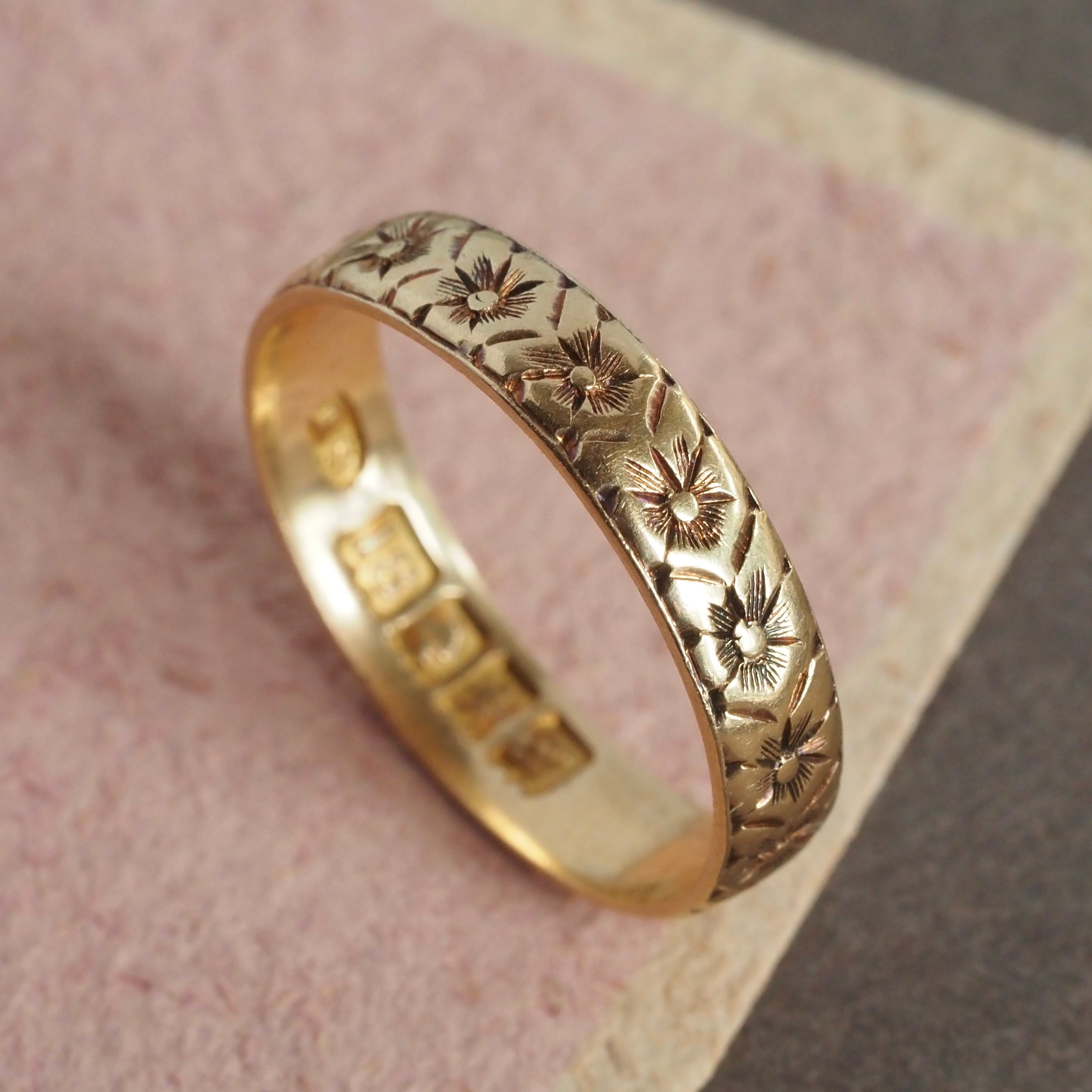 Antique Glasgow c. 1908 18k Gold Engraved Pansy Band
