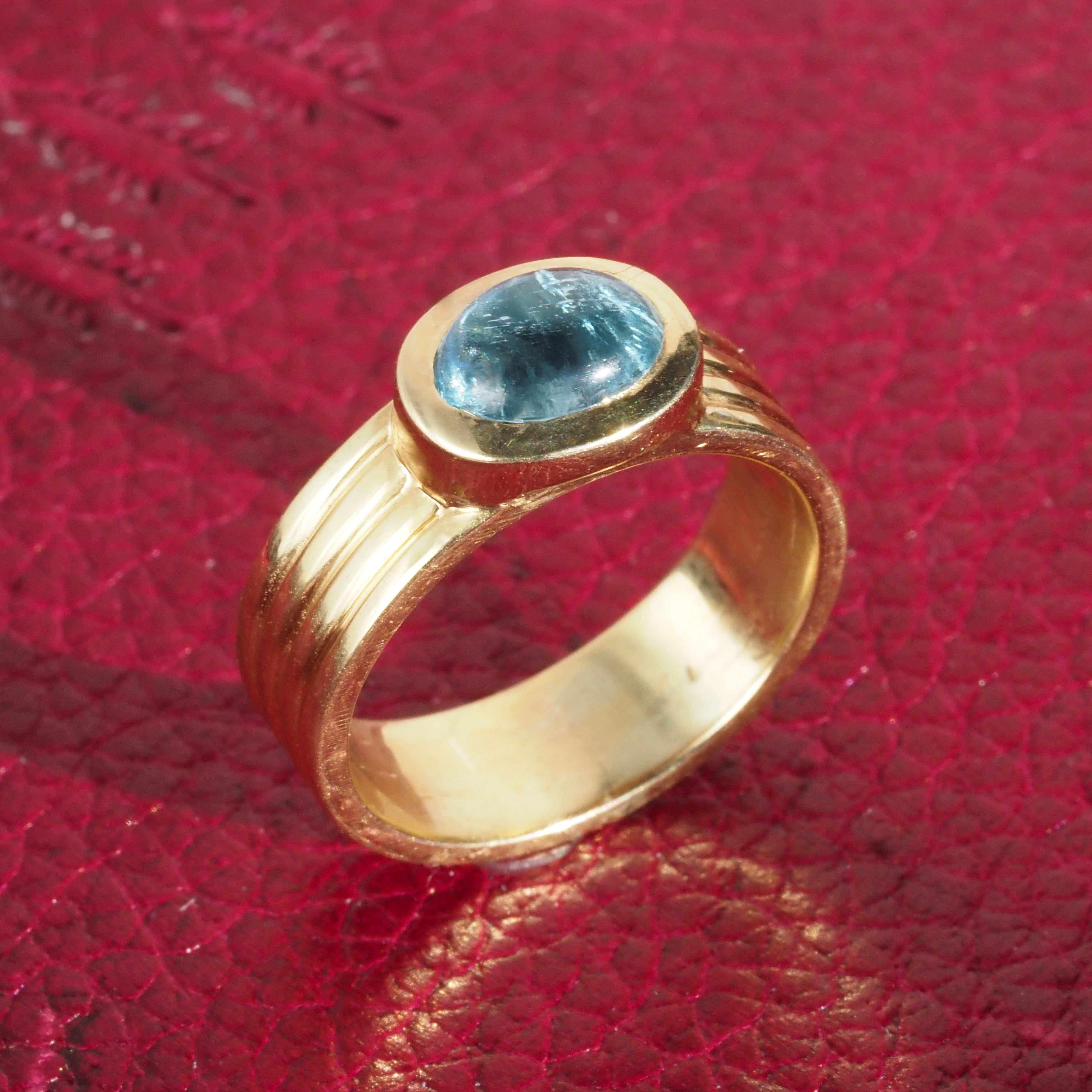 Vintage Aquamarine Cabochon Bezel Set 18k Gold Ring
