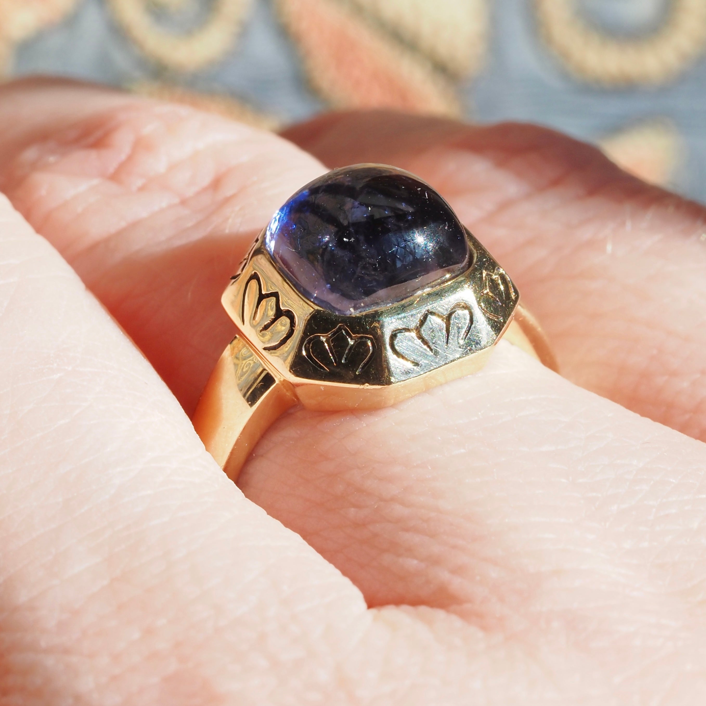 Vintage Iolite Cabochon 14k Gold Floral Ring