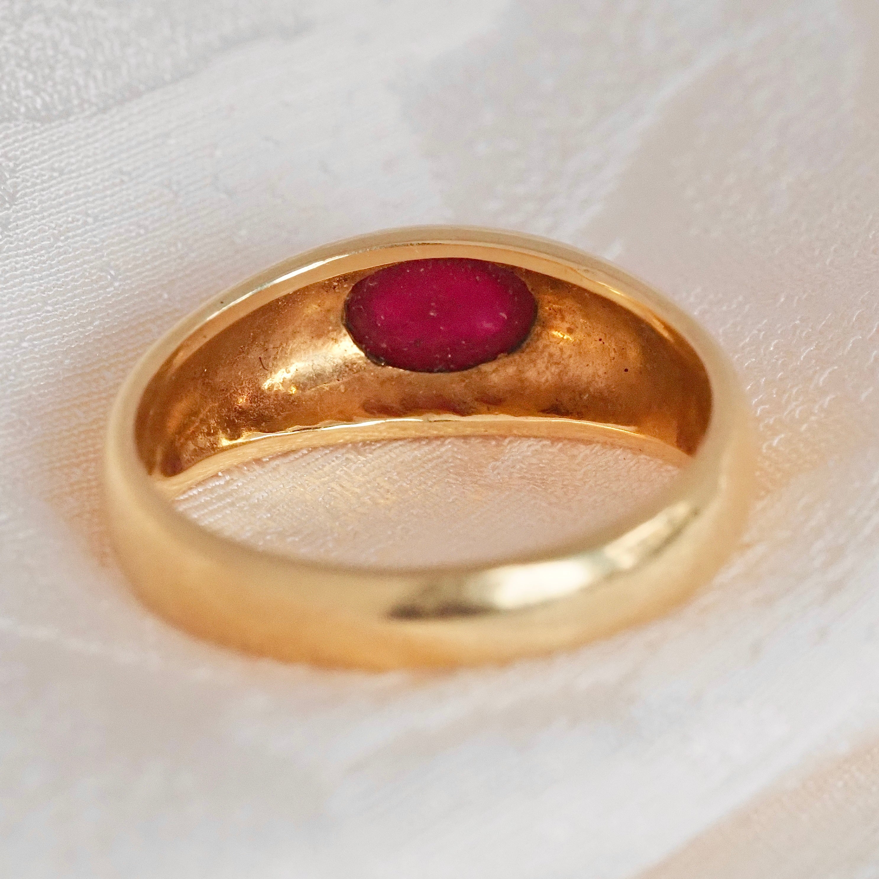 Vintage Ruby Cabochon 18k Gold Dome Ring