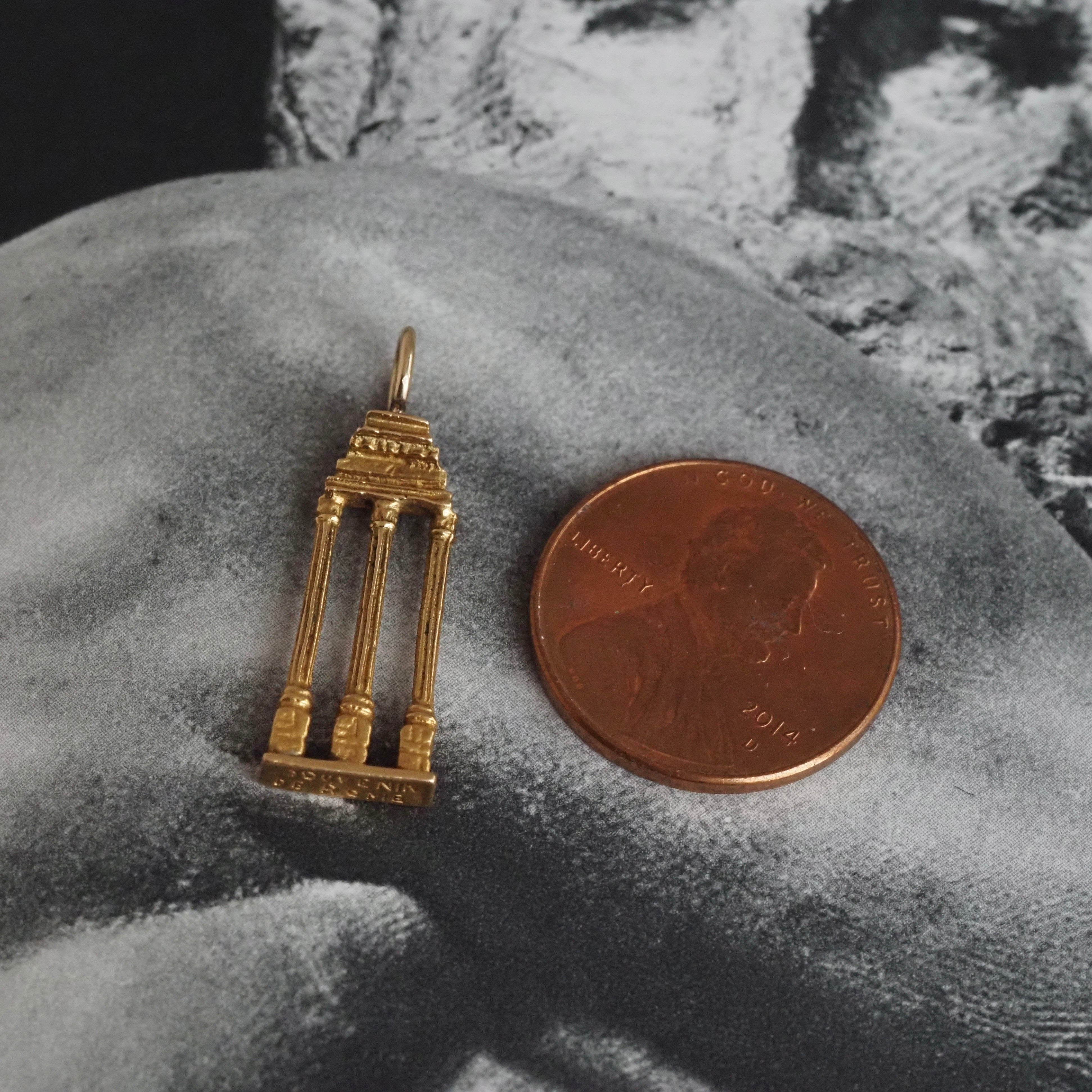 Vintage "Souvenir de Rome" Italian Columns 18k Gold Charm