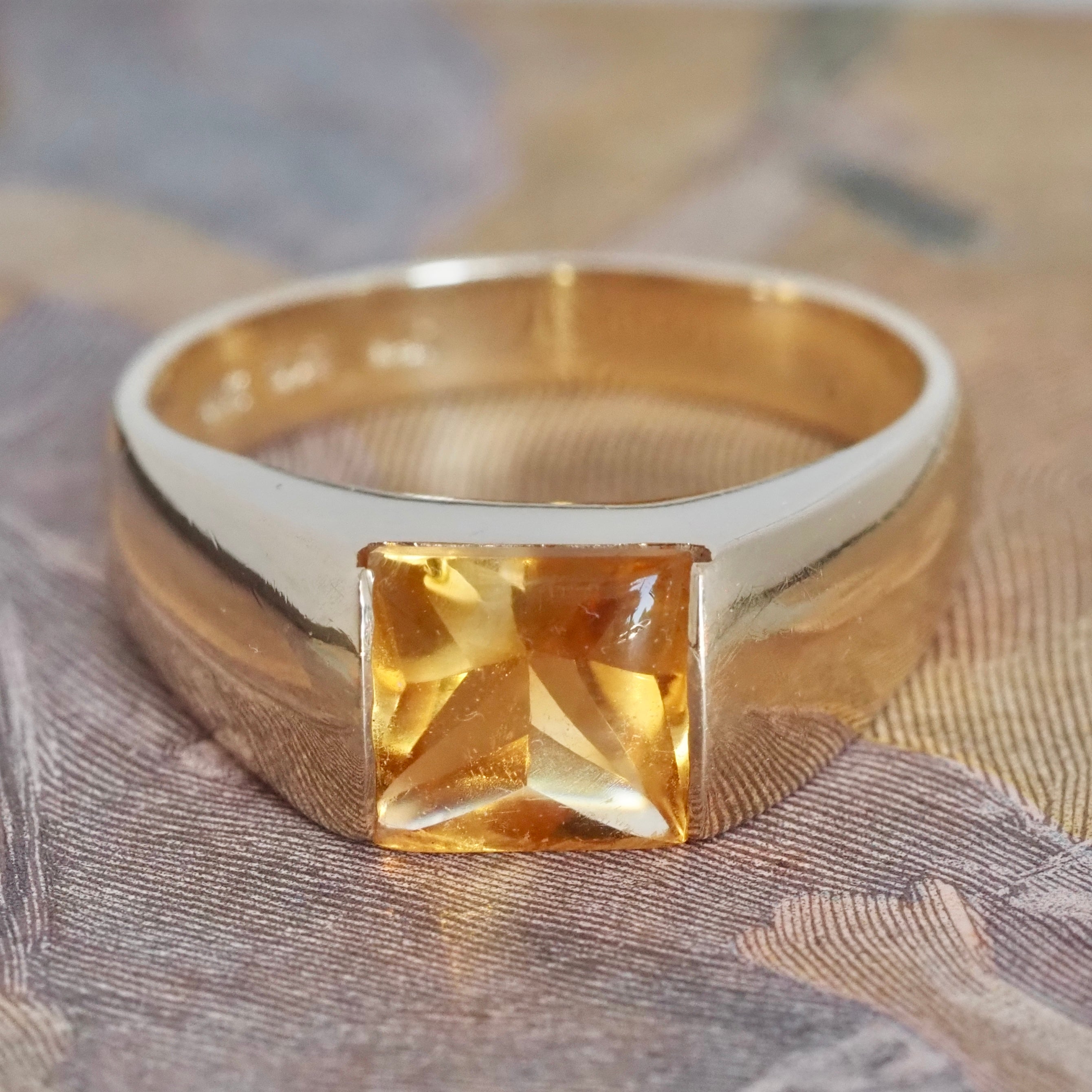 Vintage 14k Gold Buff Cut Citrine Ring