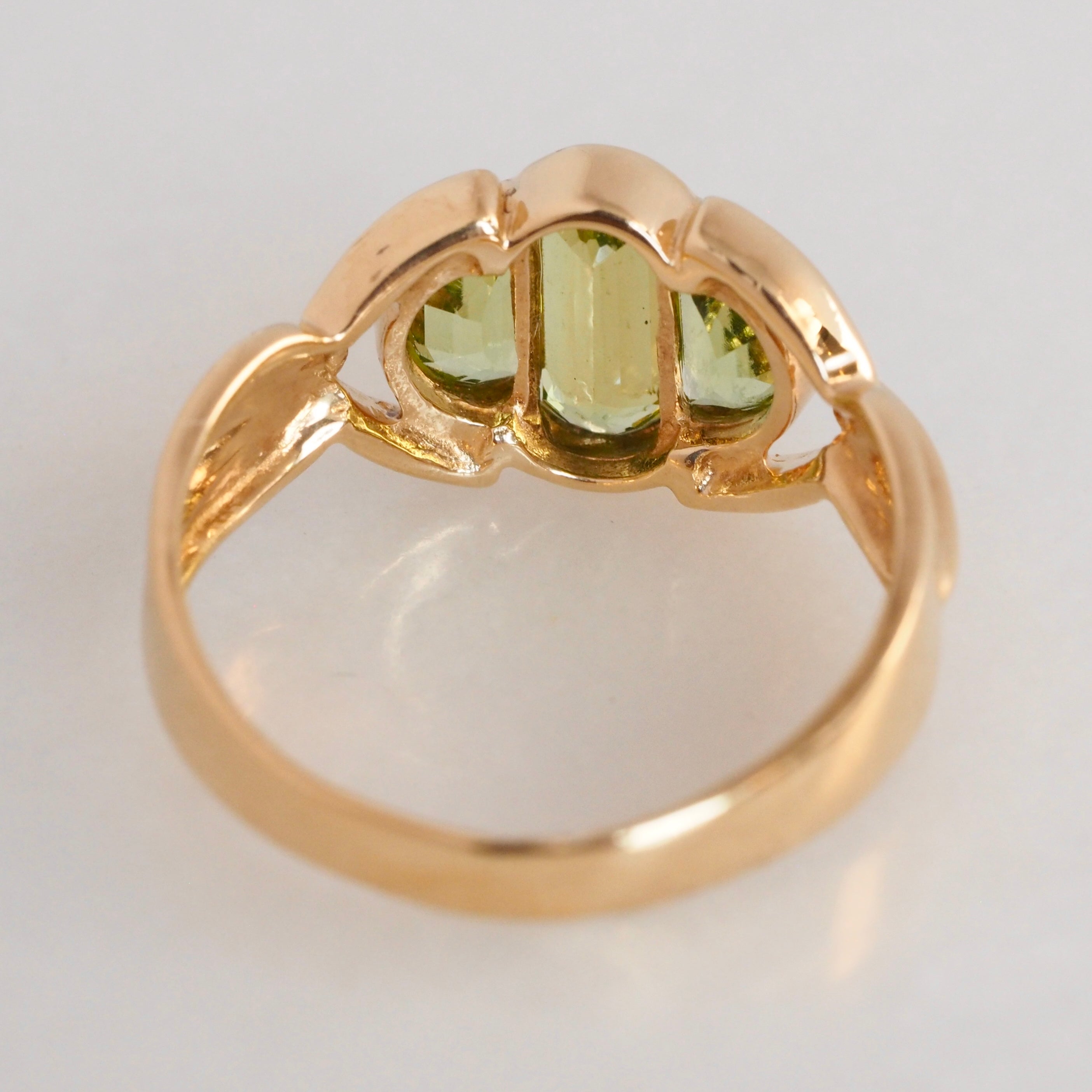 Vintage 18k Gold Caliber Cut Peridot Ring