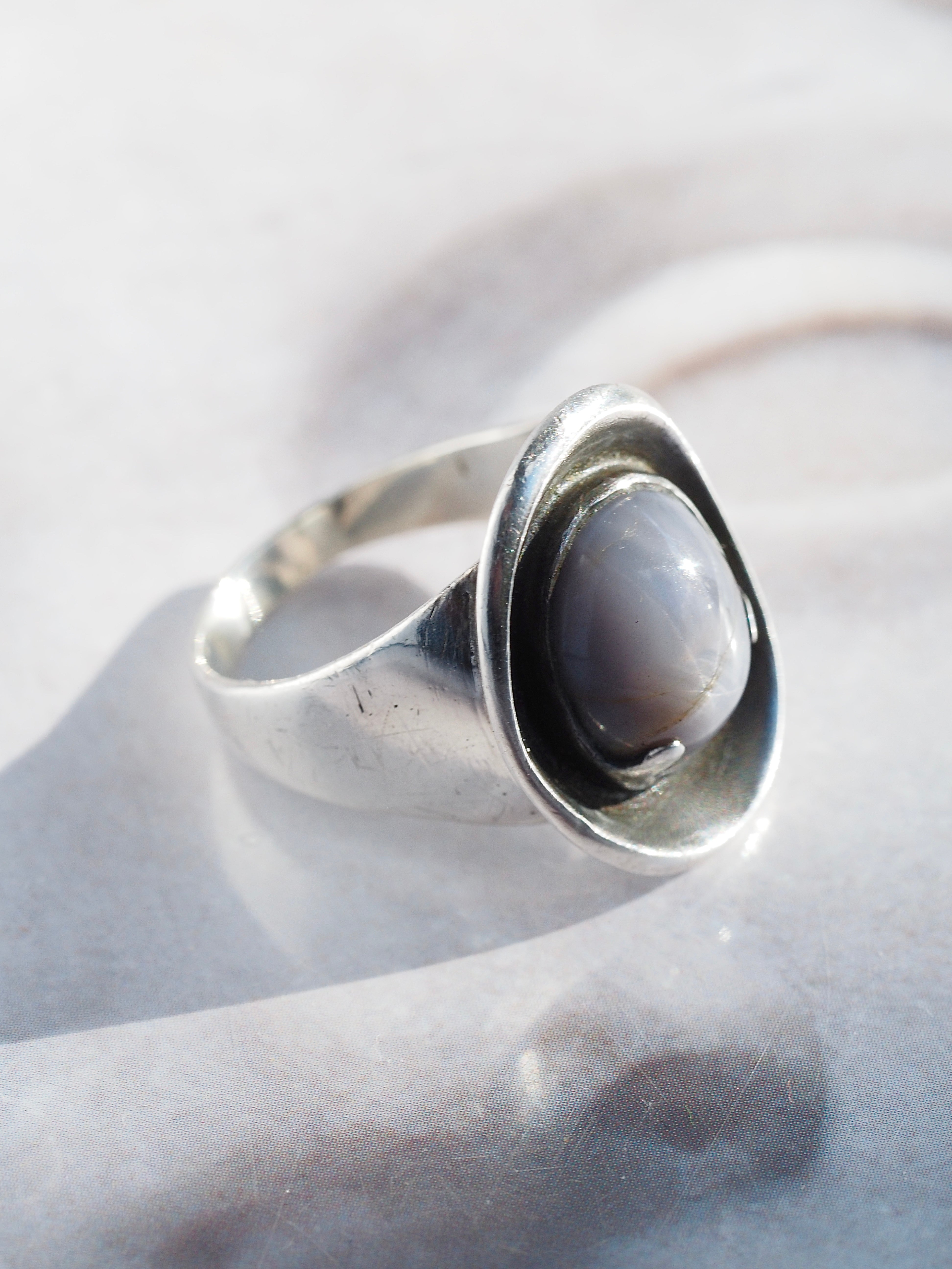 Vintage Star Sapphire Cabochon & Sterling Silver Ring